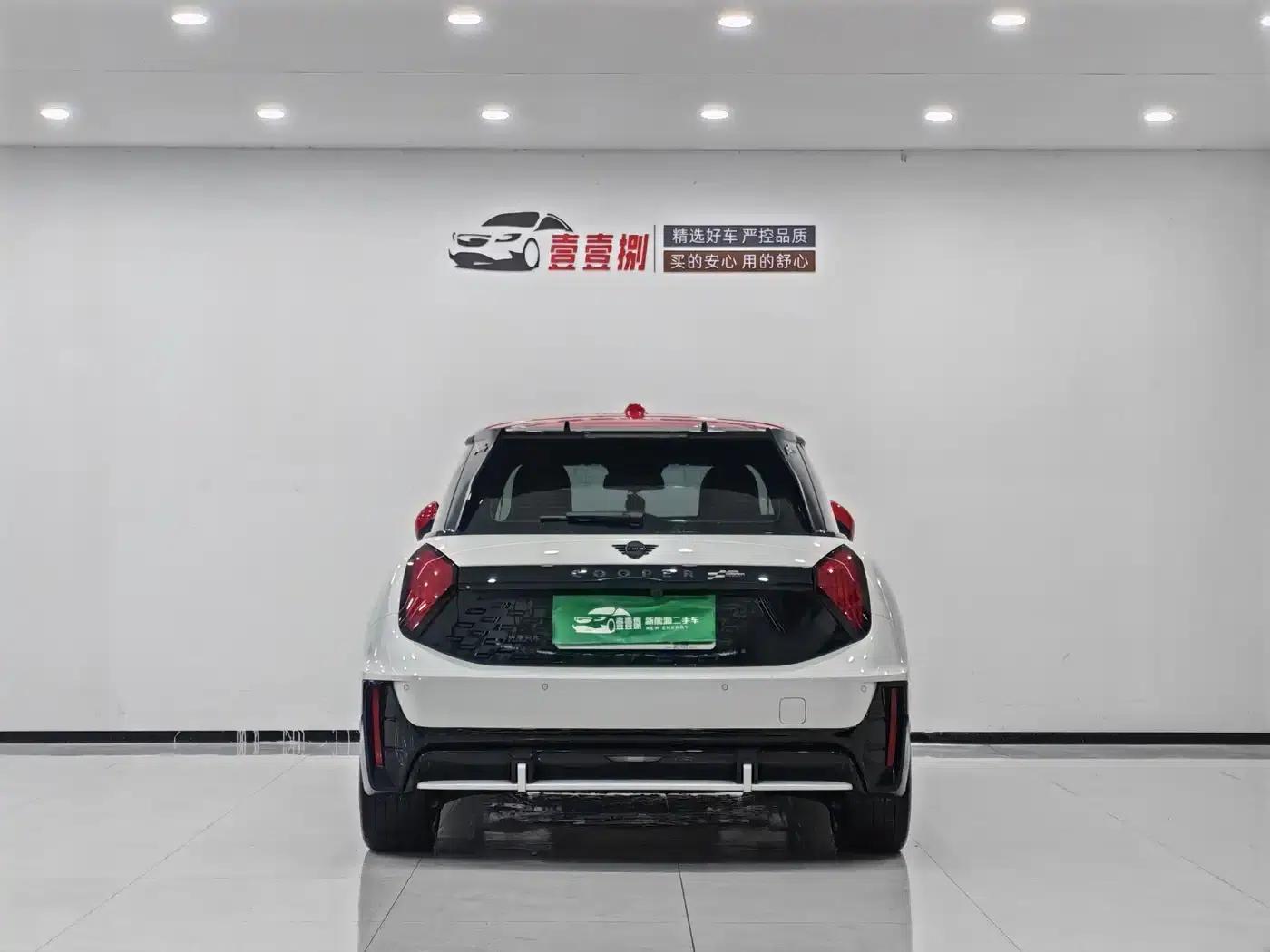 2025 Electric MINI JCW Facelift - JOHN COOPER WORKS — миниатюра 2