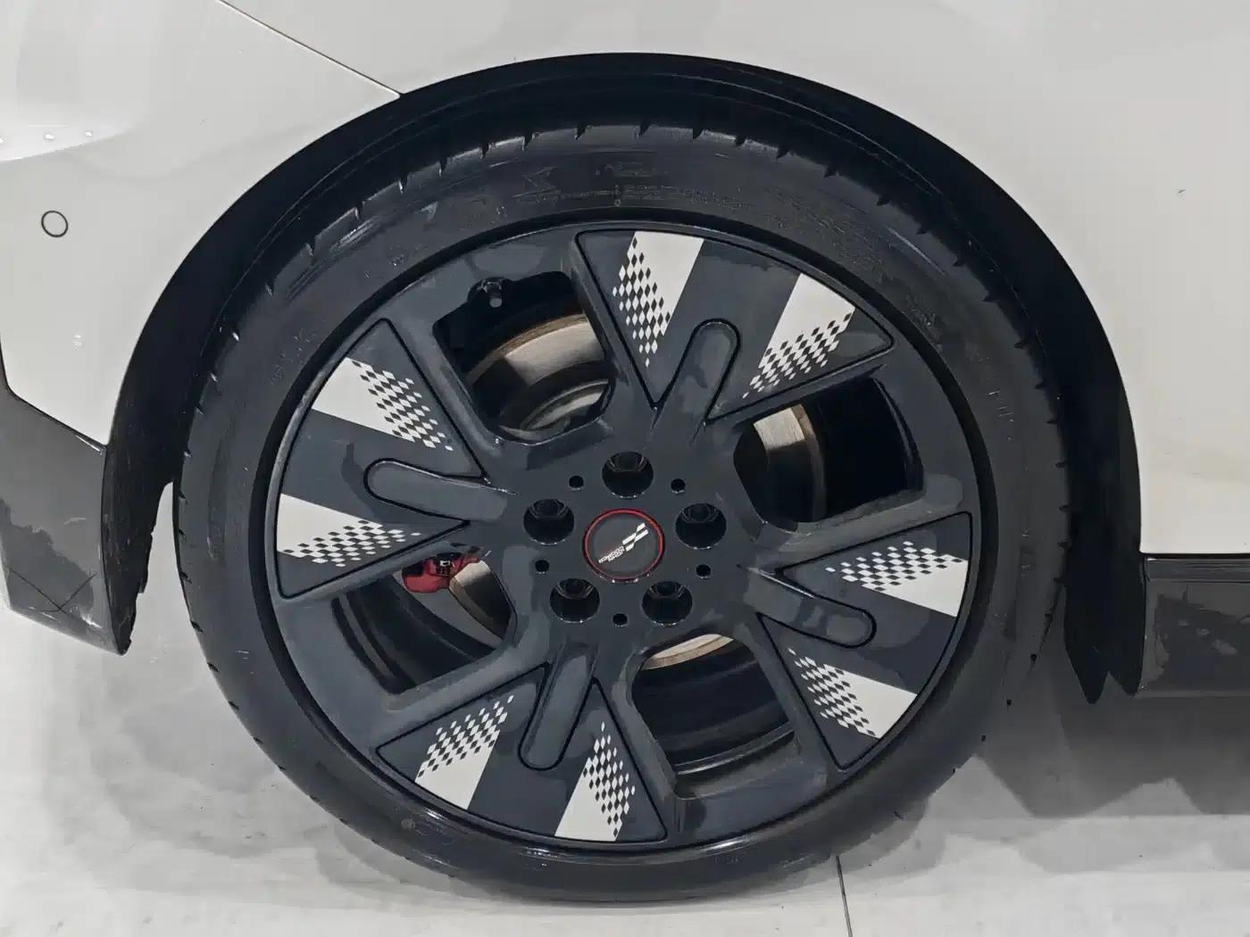 2025 Electric MINI JCW Facelift - JOHN COOPER WORKS — миниатюра 8