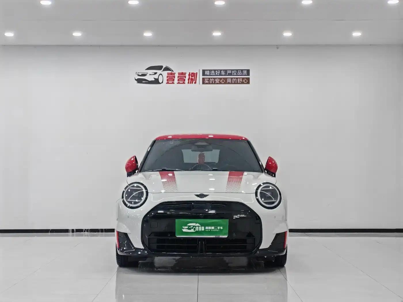2025 Electric MINI JCW Facelift - JOHN COOPER WORKS — миниатюра 9