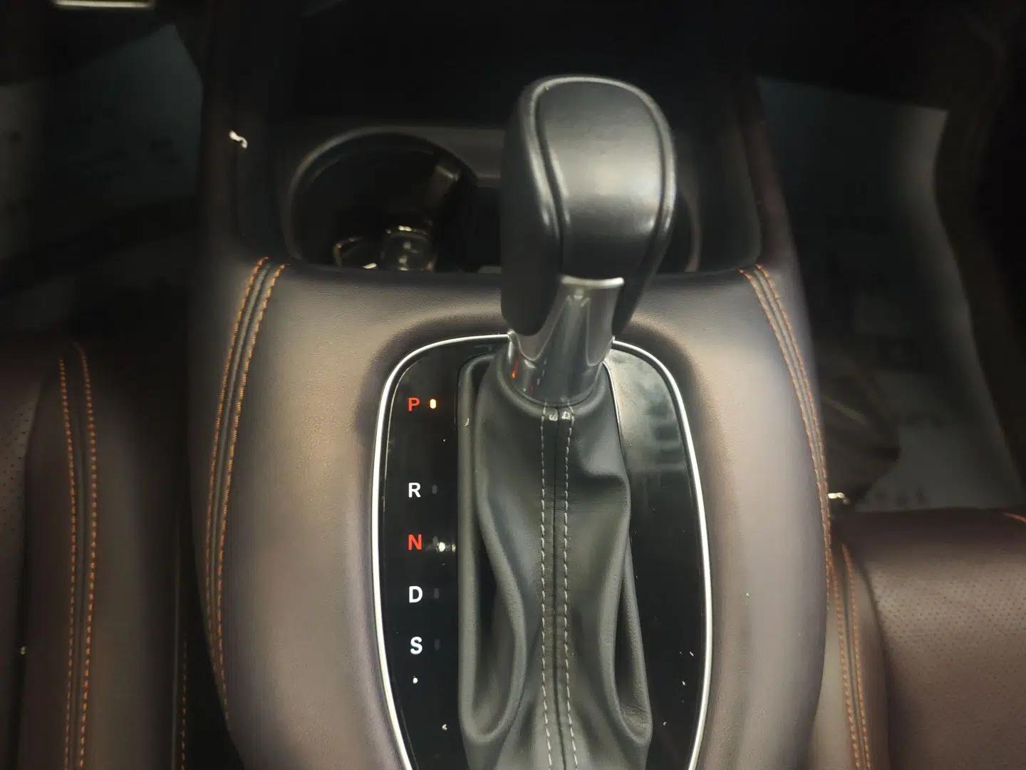 Honda ZR-V 2022 1.5T CVT Deluxe Edition — миниатюра 17