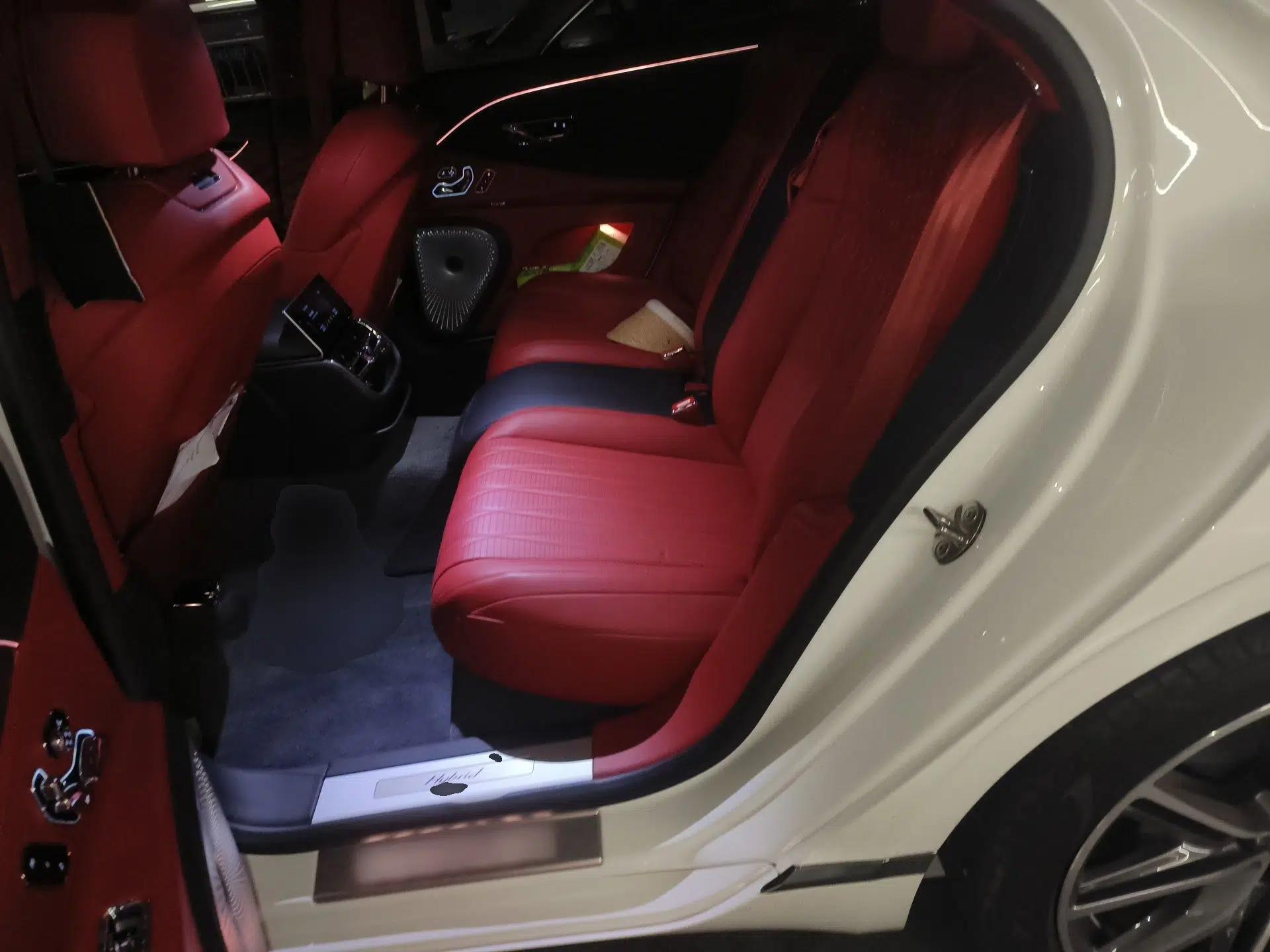 Bentley Flying Spur Plug-in Hybrid 2022 2.9T V6 Hybrid — миниатюра 18