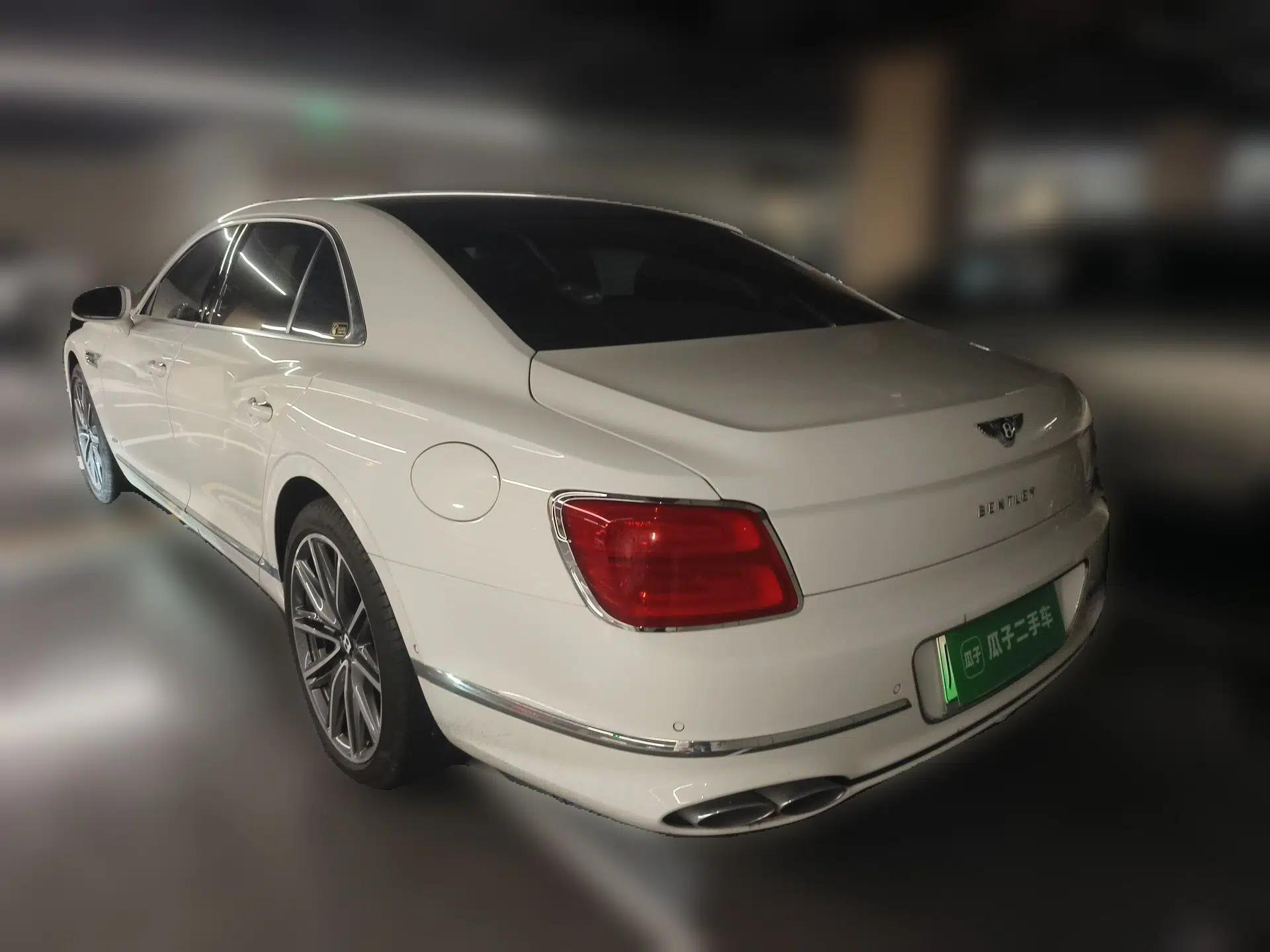 Bentley Flying Spur Plug-in Hybrid 2022 2.9T V6 Hybrid — миниатюра 4