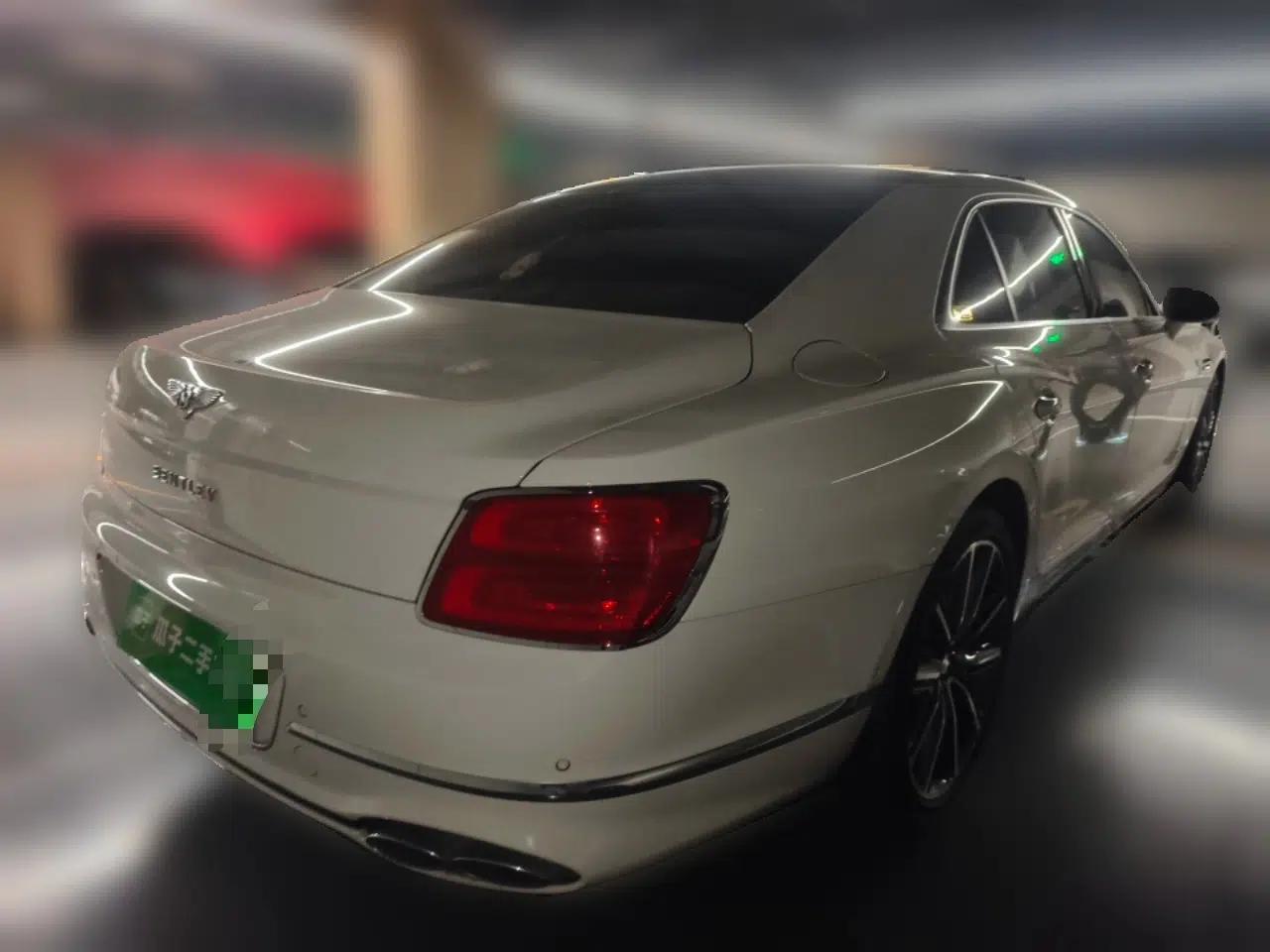Bentley Flying Spur Plug-in Hybrid 2022 2.9T V6 Hybrid — миниатюра 6