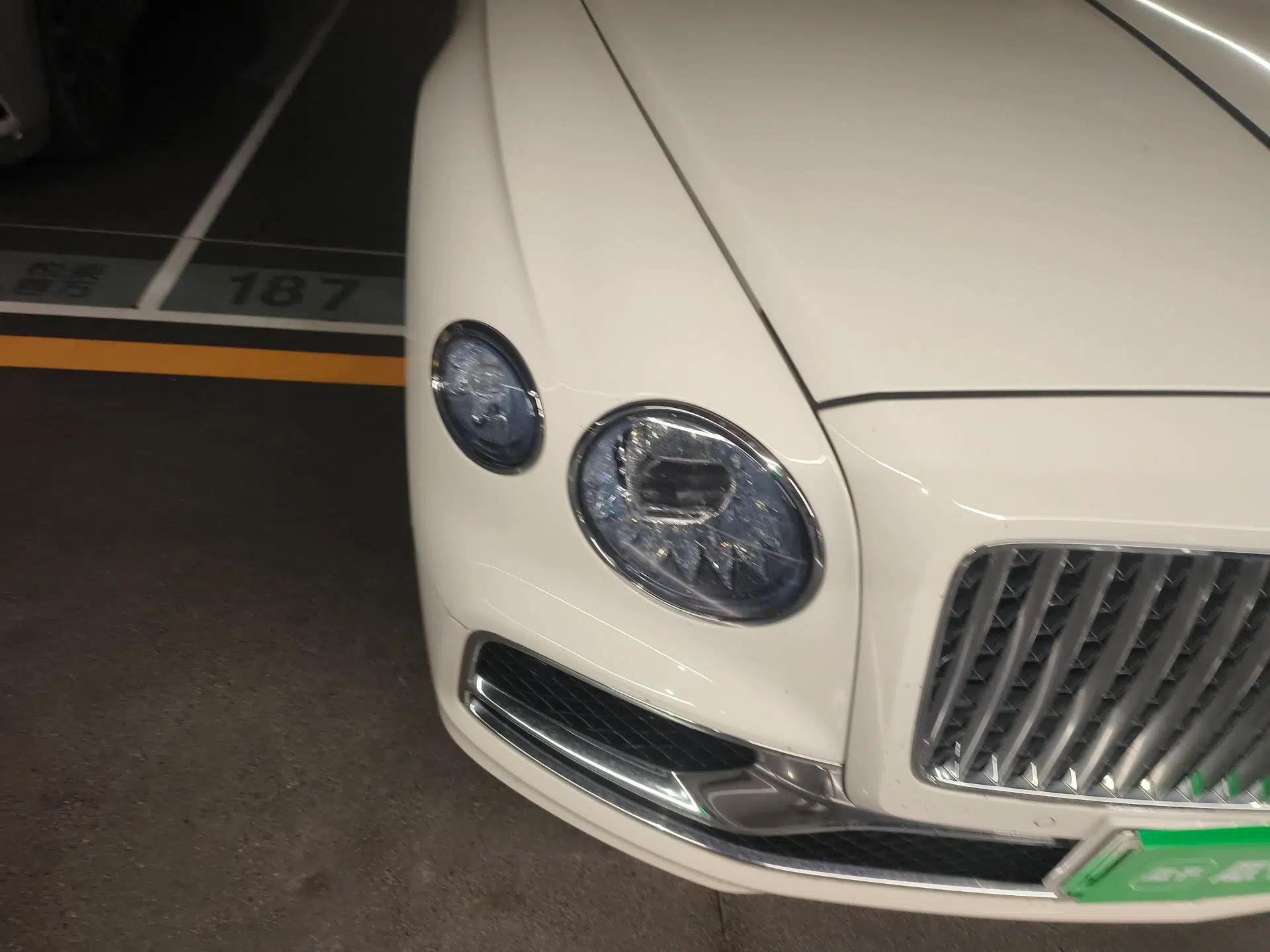 Bentley Flying Spur Plug-in Hybrid 2022 2.9T V6 Hybrid — миниатюра 7