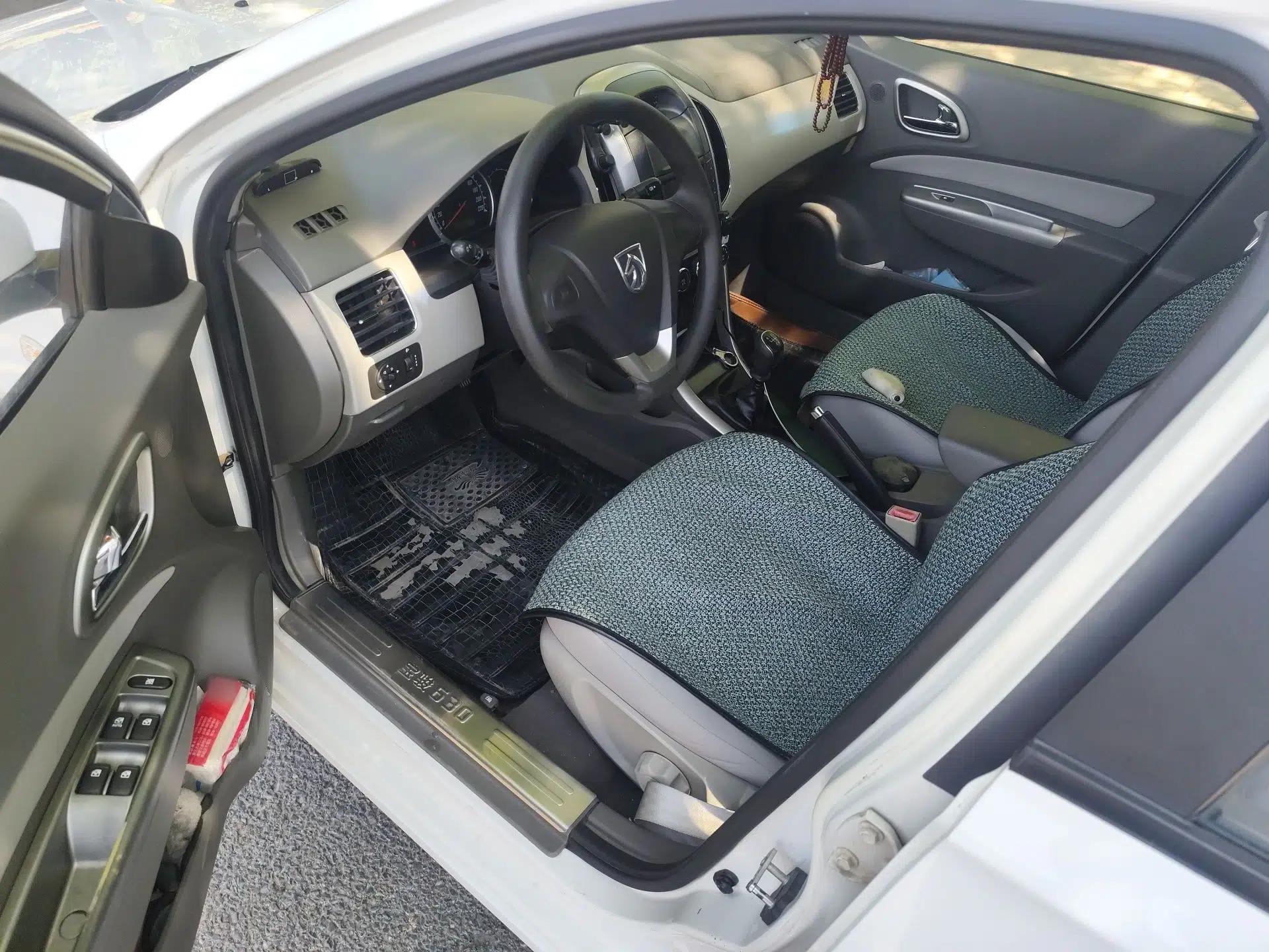 Baojun 630 2011 1.5L manual Comfort trim level — миниатюра 16