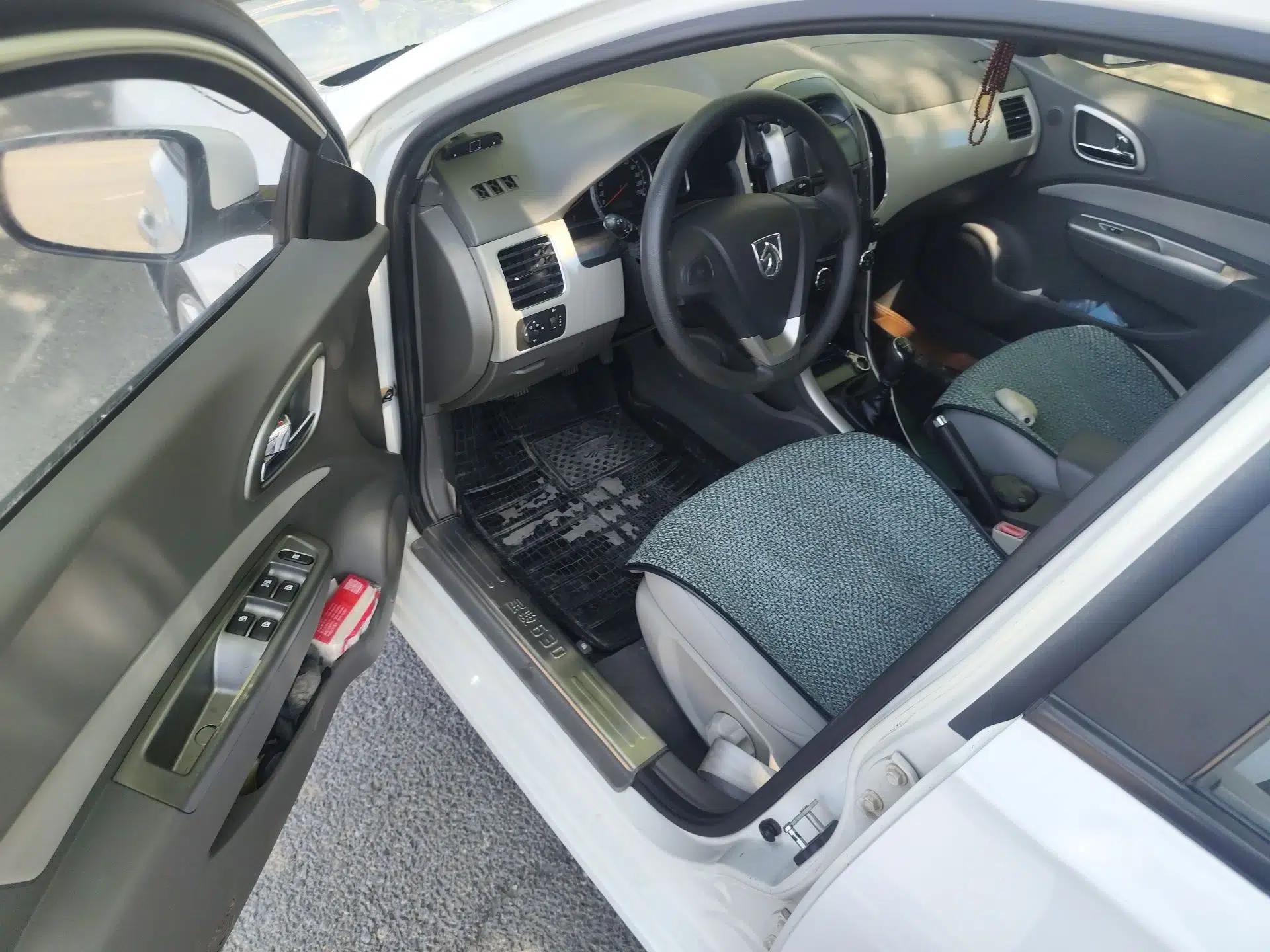 Baojun 630 2011 1.5L manual Comfort trim level — миниатюра 17