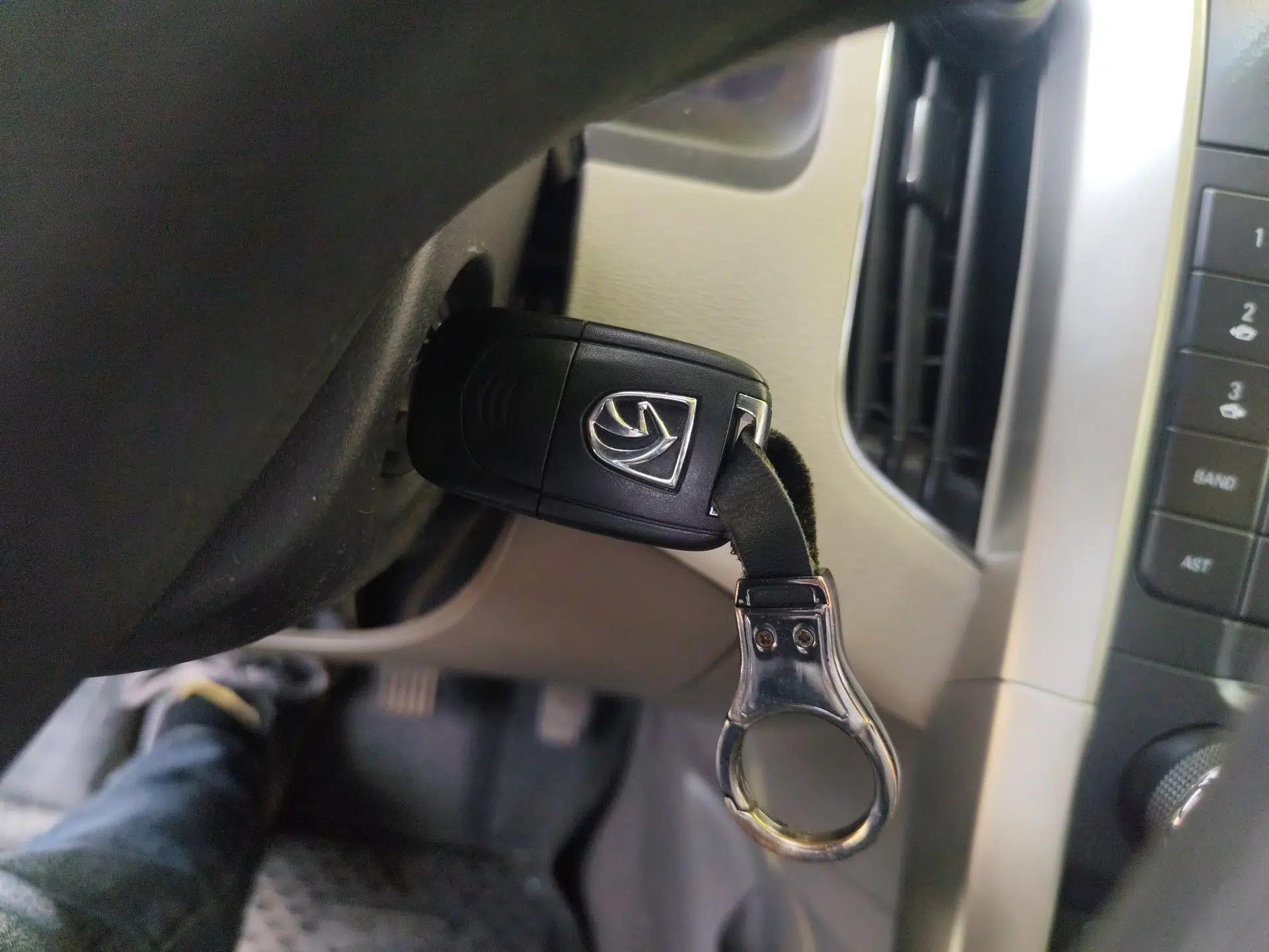 Baojun 630 2011 1.5L manual Comfort trim level — миниатюра 9