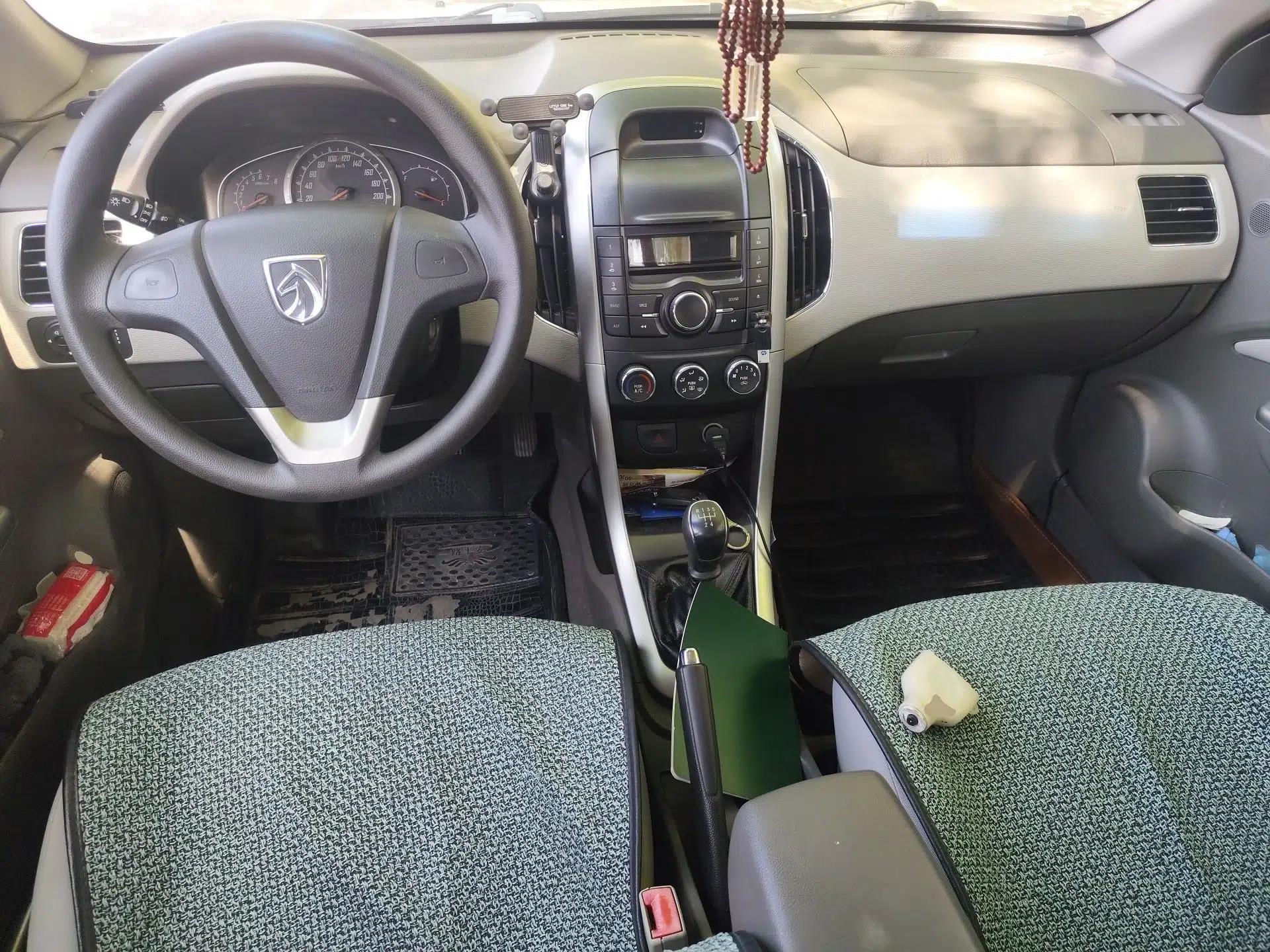 Baojun 630 2011 1.5L manual Comfort trim level — миниатюра 10