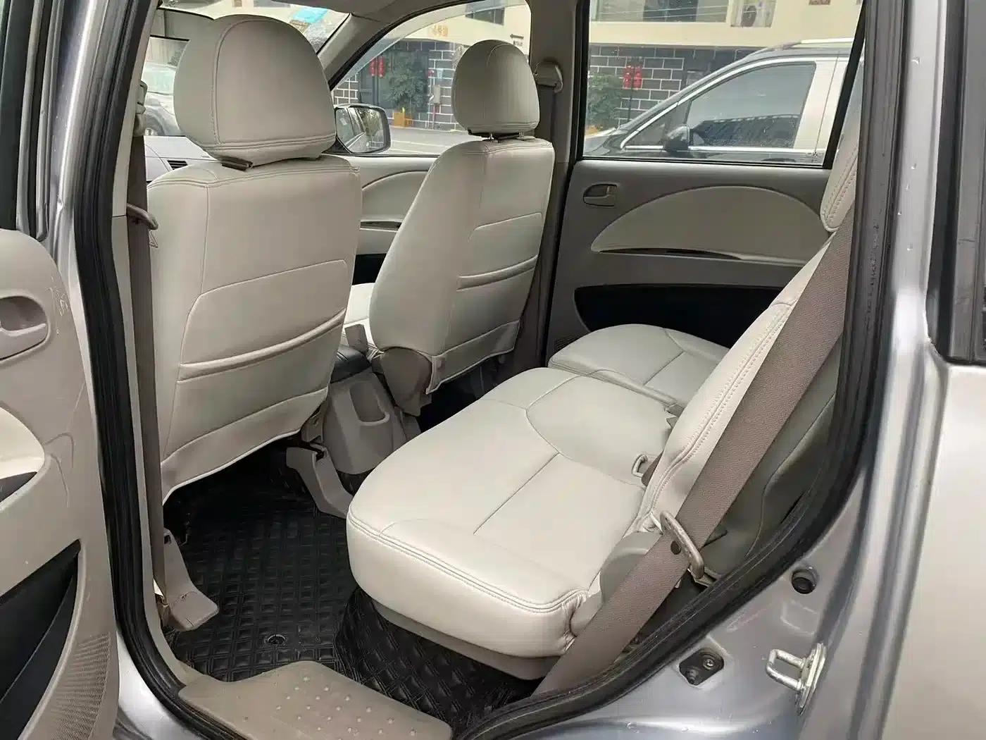 Junge 2011 2.0L Manual Transmission Luxury Edition — миниатюра 12