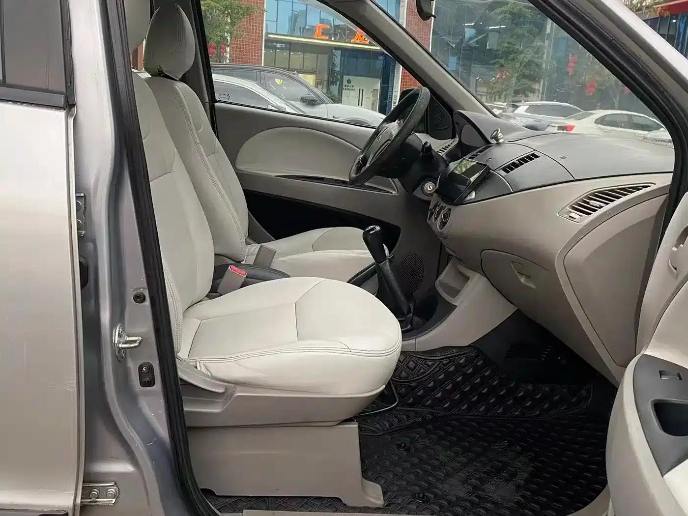 Junge 2011 2.0L Manual Transmission Luxury Edition — миниатюра 15