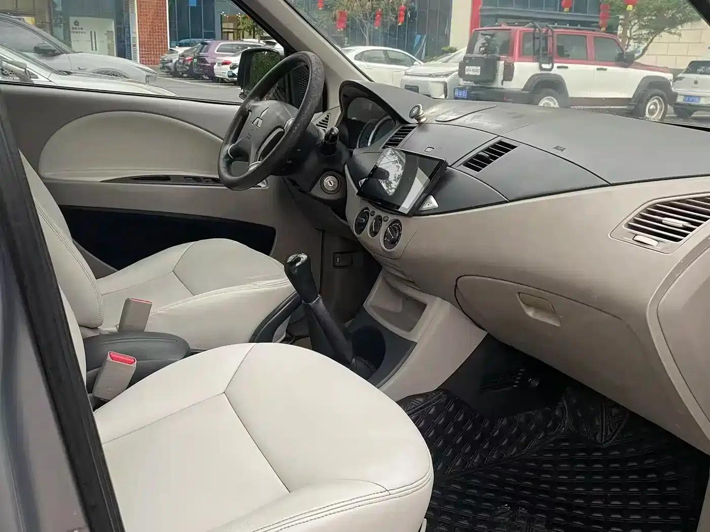 Junge 2011 2.0L Manual Transmission Luxury Edition — миниатюра 16