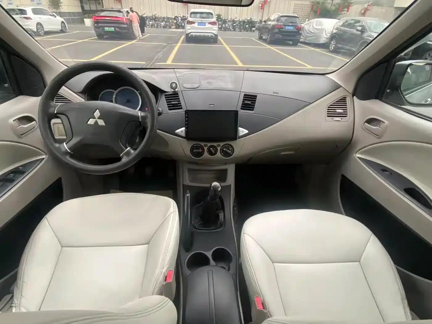 Junge 2011 2.0L Manual Transmission Luxury Edition — миниатюра 17