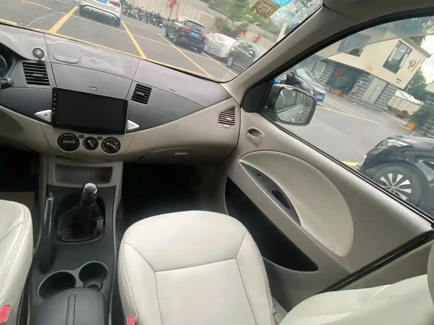 Junge 2011 2.0L Manual Transmission Luxury Edition — миниатюра 19