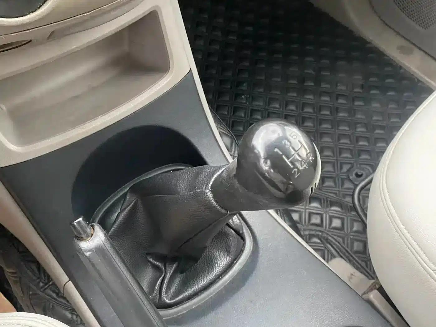 Junge 2011 2.0L Manual Transmission Luxury Edition — миниатюра 22