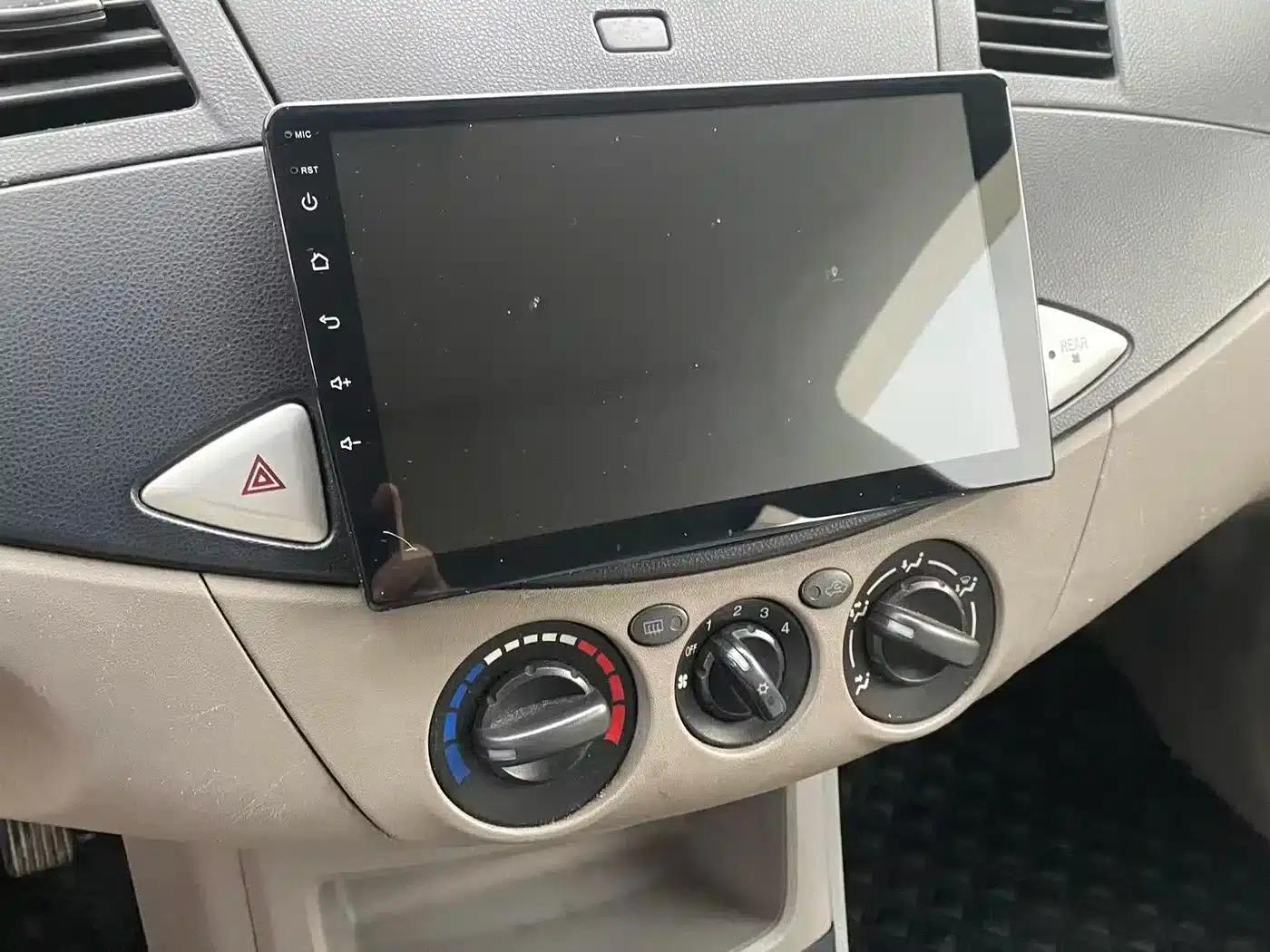 Junge 2011 2.0L Manual Transmission Luxury Edition — миниатюра 23