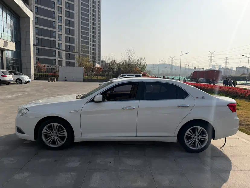 BAIC Senova D70 2013 2.0T Comfort Edition — миниатюра 4