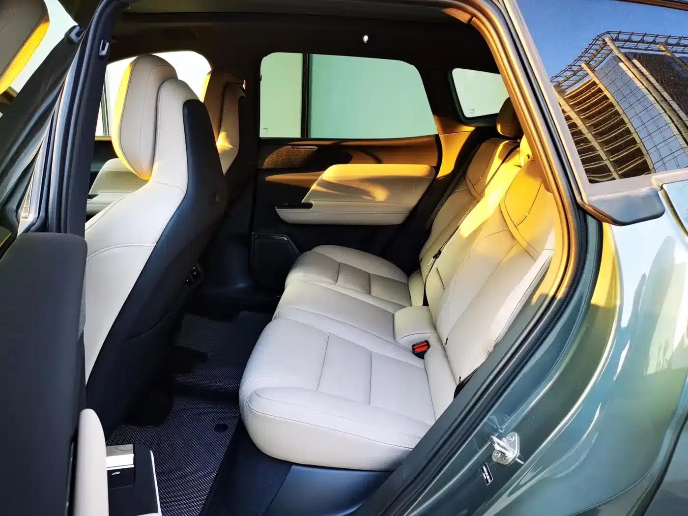 2026 Volvo XC70 Plug-in Hybrid, All-Wheel Drive, Ultra Range — миниатюра 11