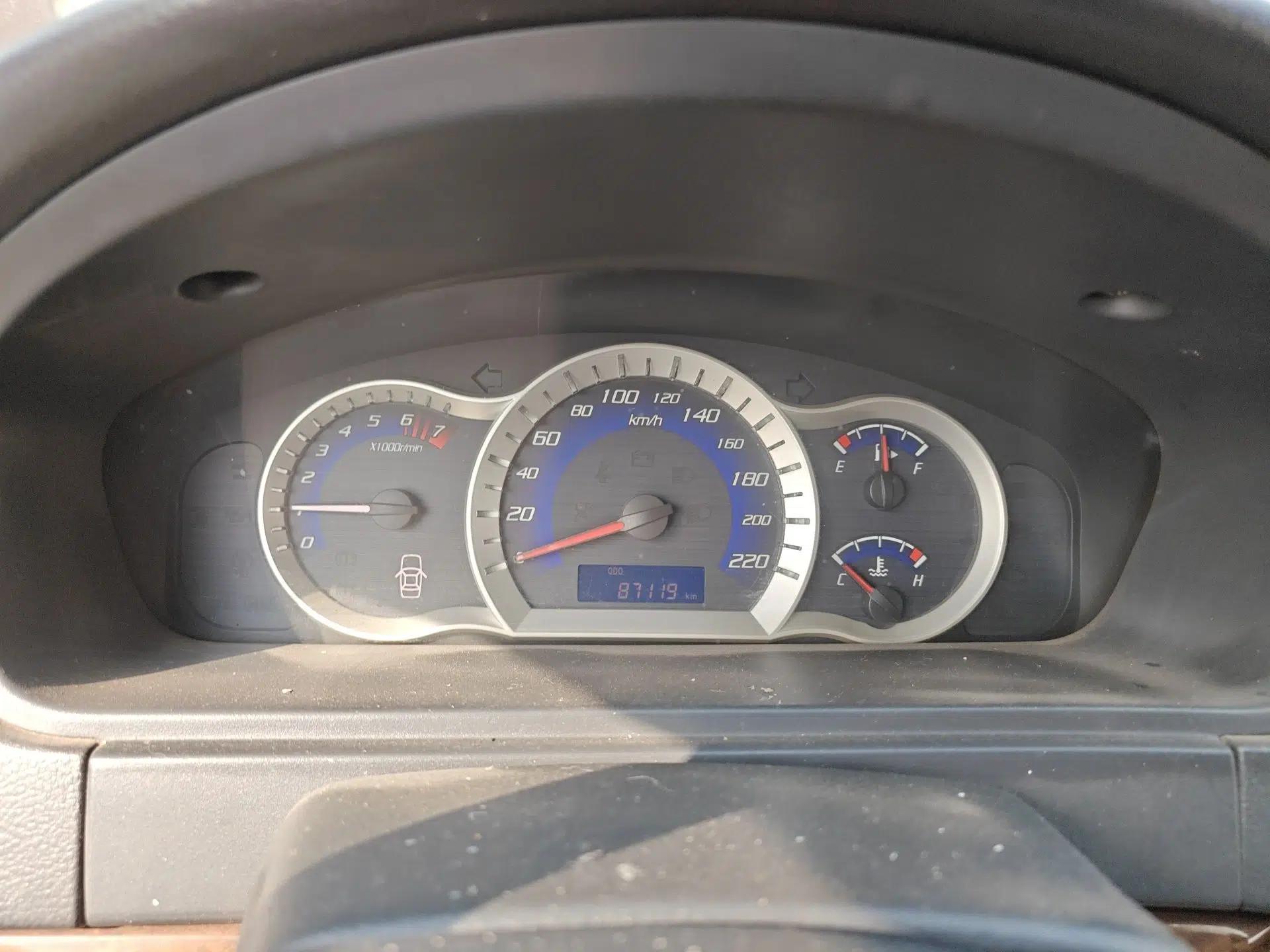 CHANGAN CX30 2012 Sedan 1.6L Manual Luxury Model — миниатюра 12