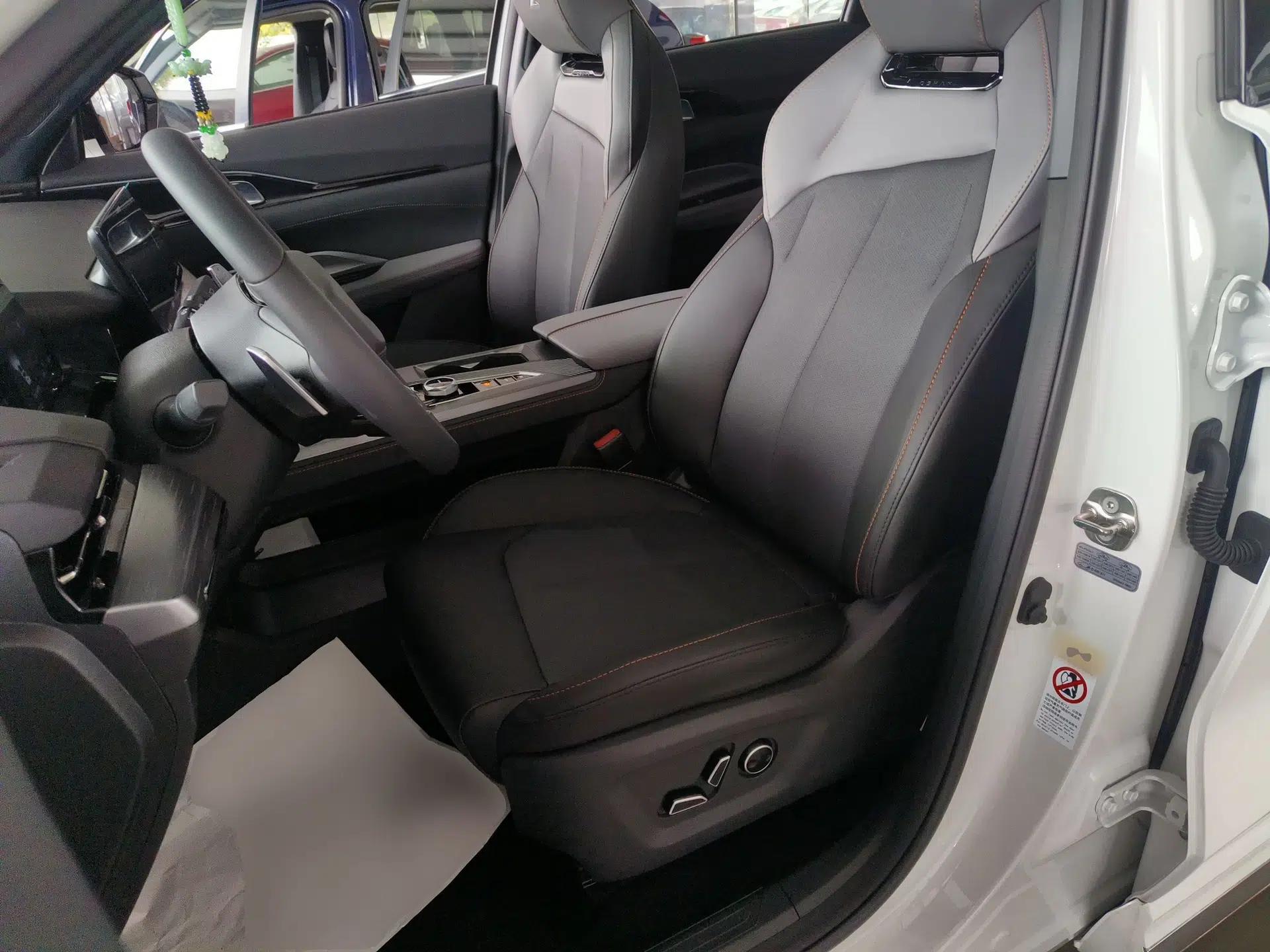 CHANGAN OSHAN Z6 New Energy 2023 ZhiDian iDD 150KM Flagship PLUS Smart Parking Edition — миниатюра 18