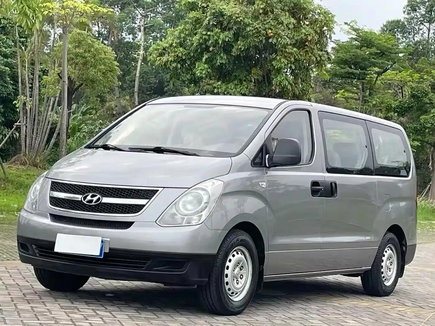 H-1 Huiyi 2011 Model 2.4L Comfort Edition — миниатюра 1