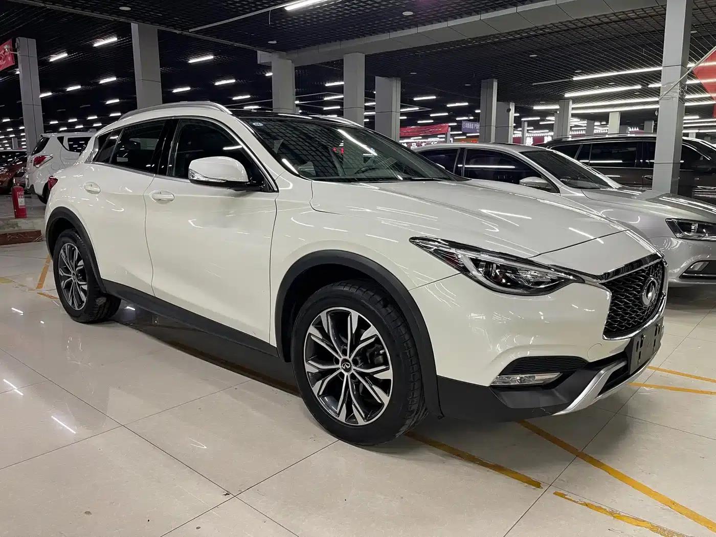 Infiniti QX30 2017 1.6T 2WD Sport Edition — миниатюра 2