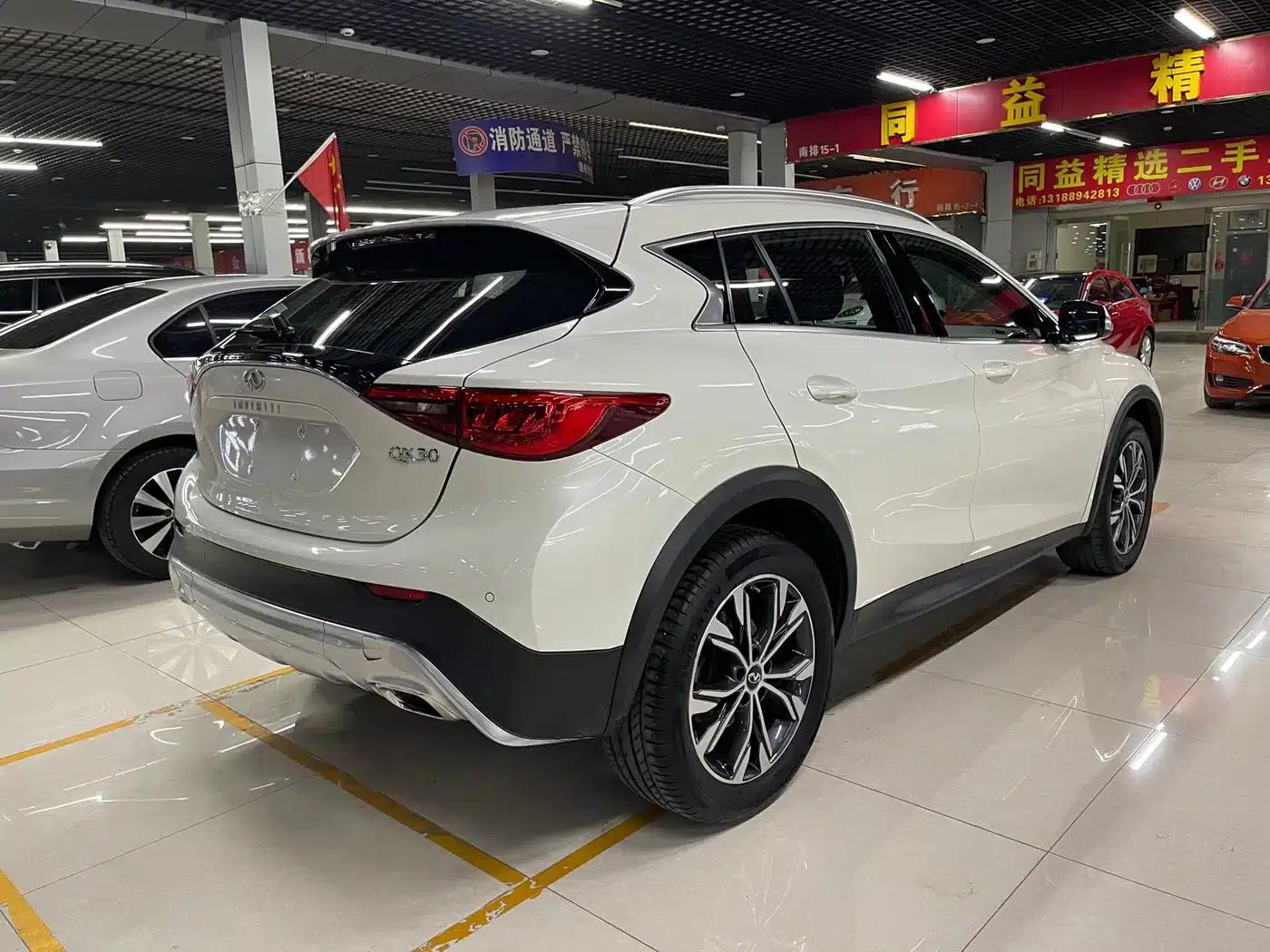 Infiniti QX30 2017 1.6T 2WD Sport Edition — миниатюра 3