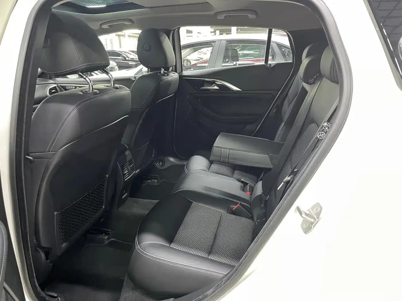 Infiniti QX30 2017 1.6T 2WD Sport Edition — миниатюра 8