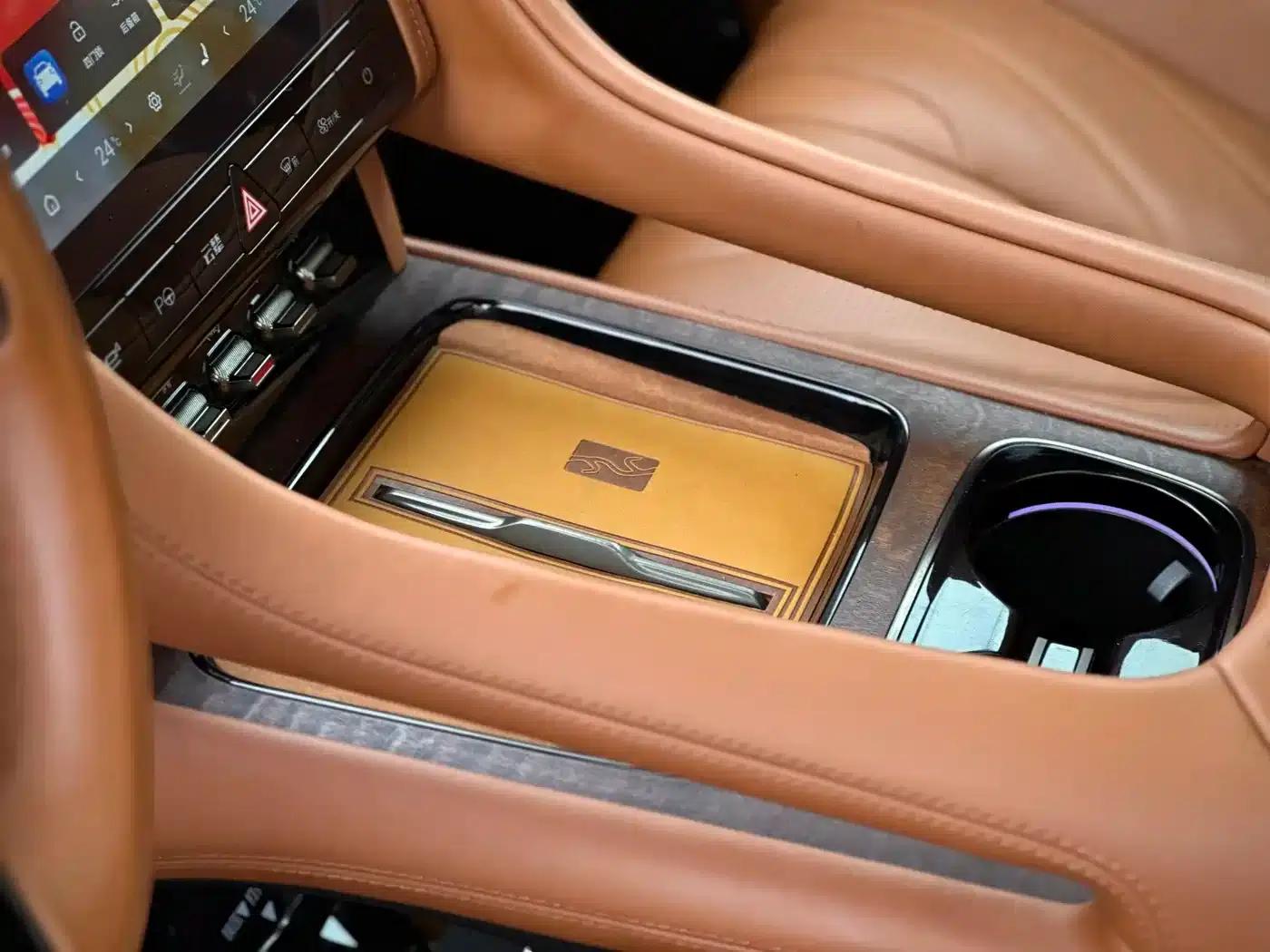 Looking up at the 2023 U8 Luxury Edition — миниатюра 12