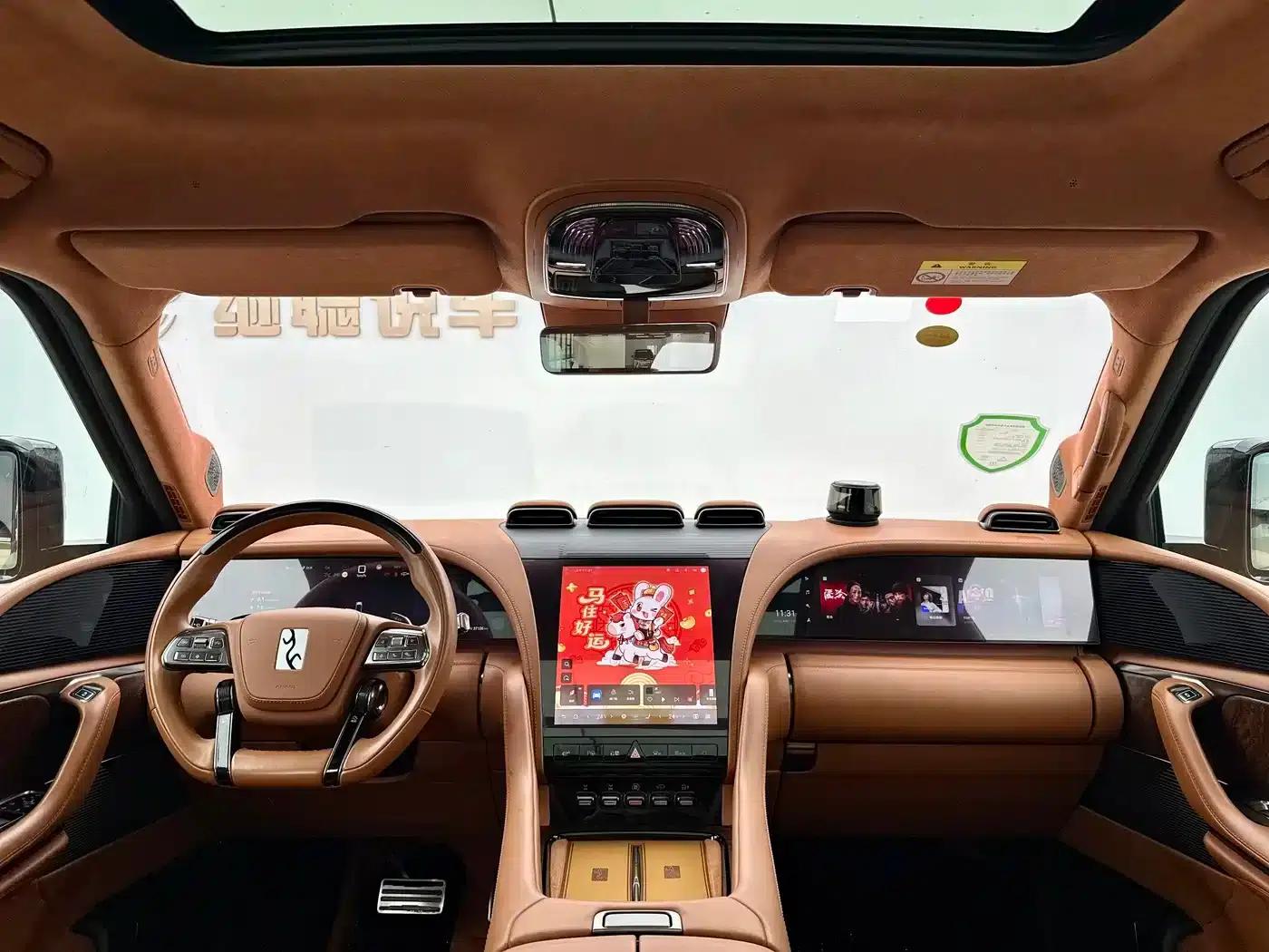 Looking up at the 2023 U8 Luxury Edition — миниатюра 13