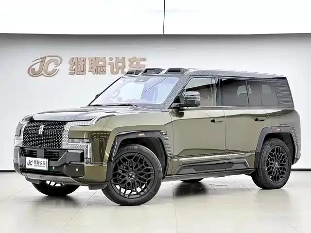 Looking up at the 2023 U8 Luxury Edition