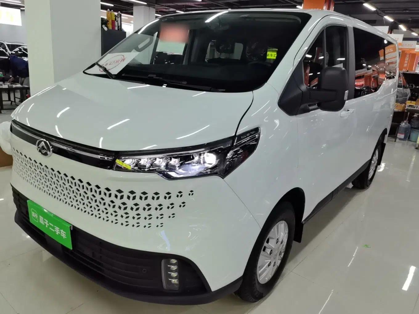 SAIC MAXUS Xintu V70 2023 2.0T Elite Edition Manual Transmission Short Wheelbase Low Roof 5/6 Seats (125 hp) — миниатюра 1