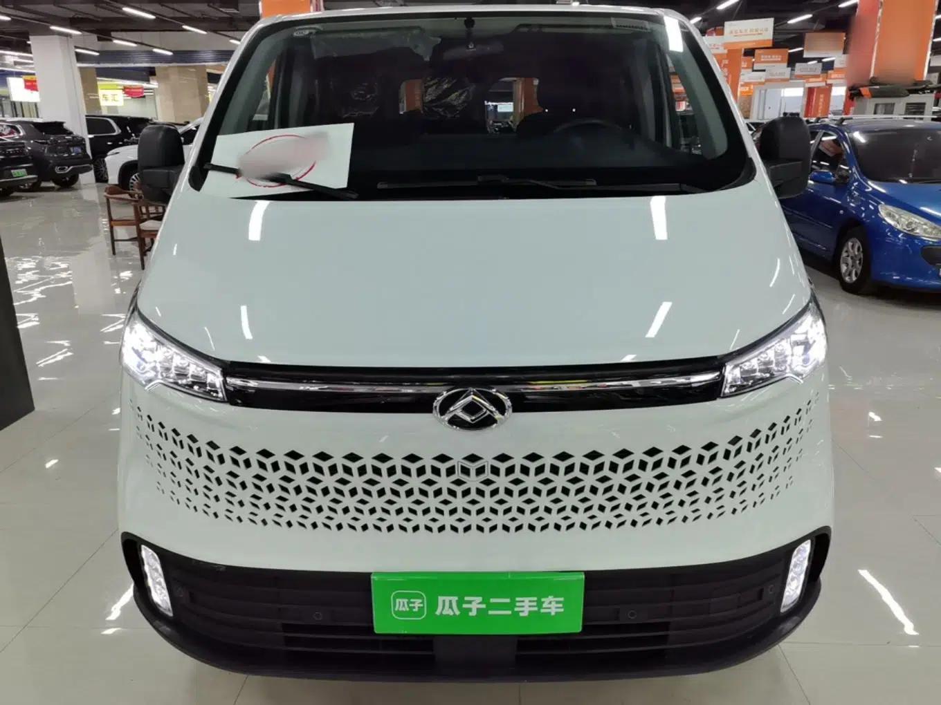 SAIC MAXUS Xintu V70 2023 2.0T Elite Edition Manual Transmission Short Wheelbase Low Roof 5/6 Seats (125 hp) — миниатюра 2