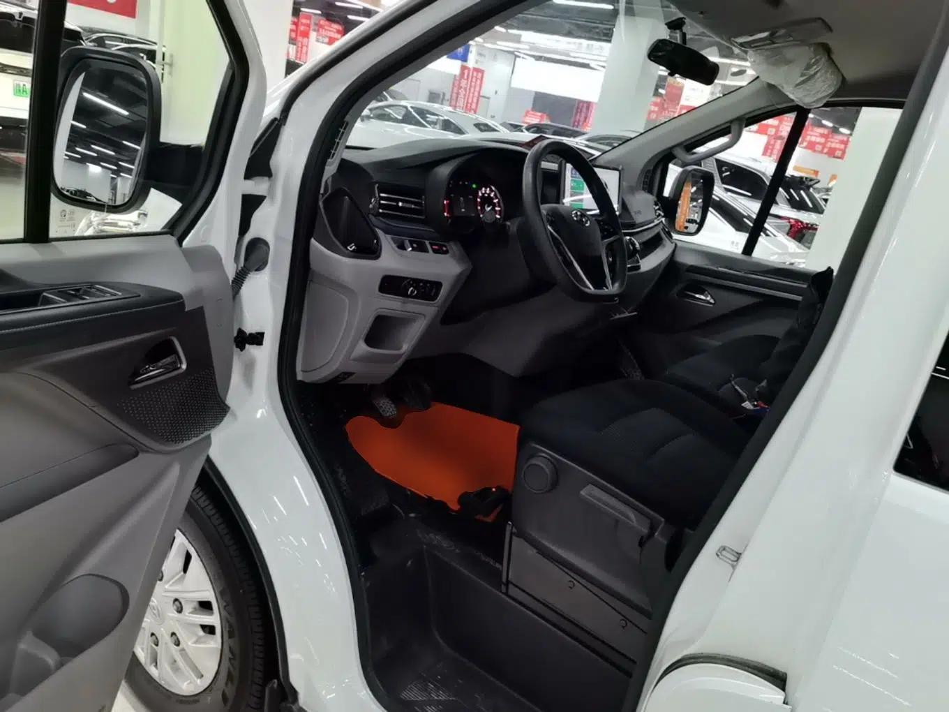 SAIC MAXUS Xintu V70 2023 2.0T Elite Edition Manual Transmission Short Wheelbase Low Roof 5/6 Seats (125 hp) — миниатюра 17
