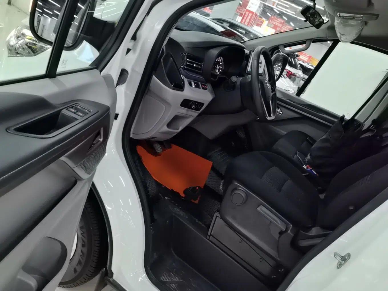 SAIC MAXUS Xintu V70 2023 2.0T Elite Edition Manual Transmission Short Wheelbase Low Roof 5/6 Seats (125 hp) — миниатюра 18