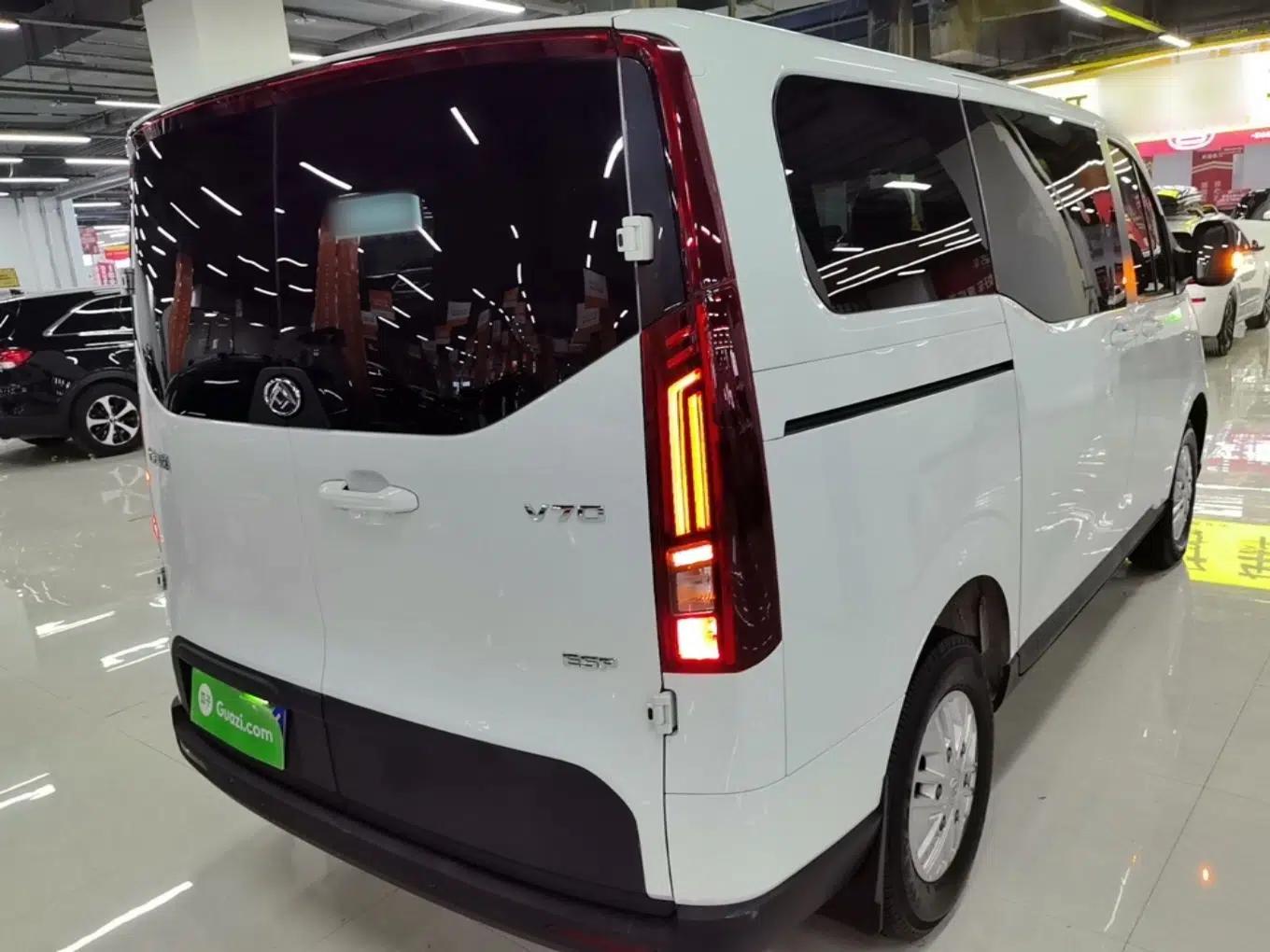 SAIC MAXUS Xintu V70 2023 2.0T Elite Edition Manual Transmission Short Wheelbase Low Roof 5/6 Seats (125 hp) — миниатюра 4
