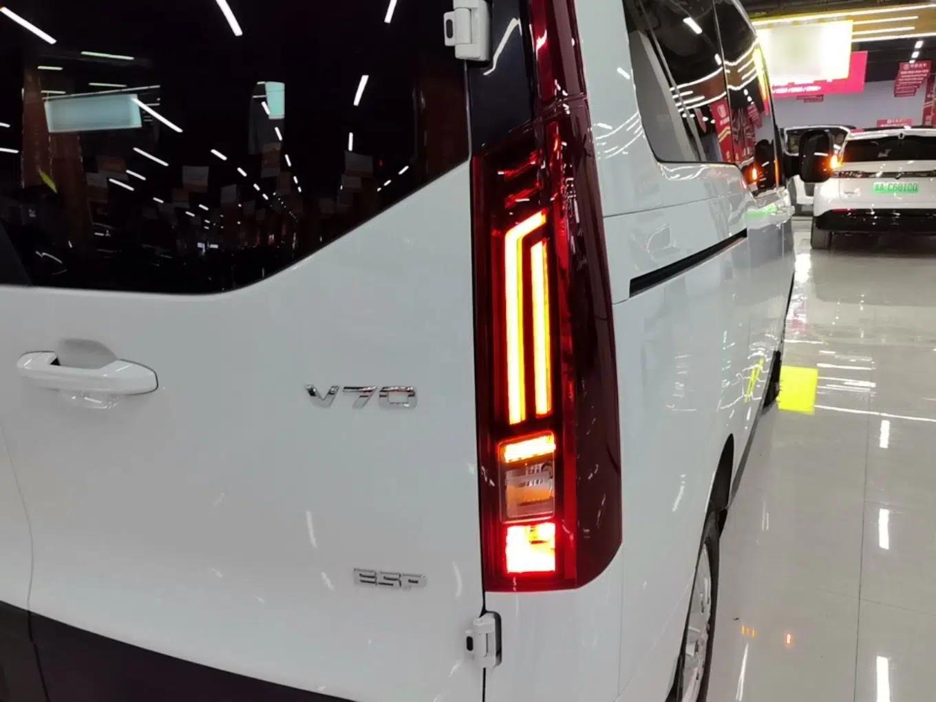 SAIC MAXUS Xintu V70 2023 2.0T Elite Edition Manual Transmission Short Wheelbase Low Roof 5/6 Seats (125 hp) — миниатюра 8