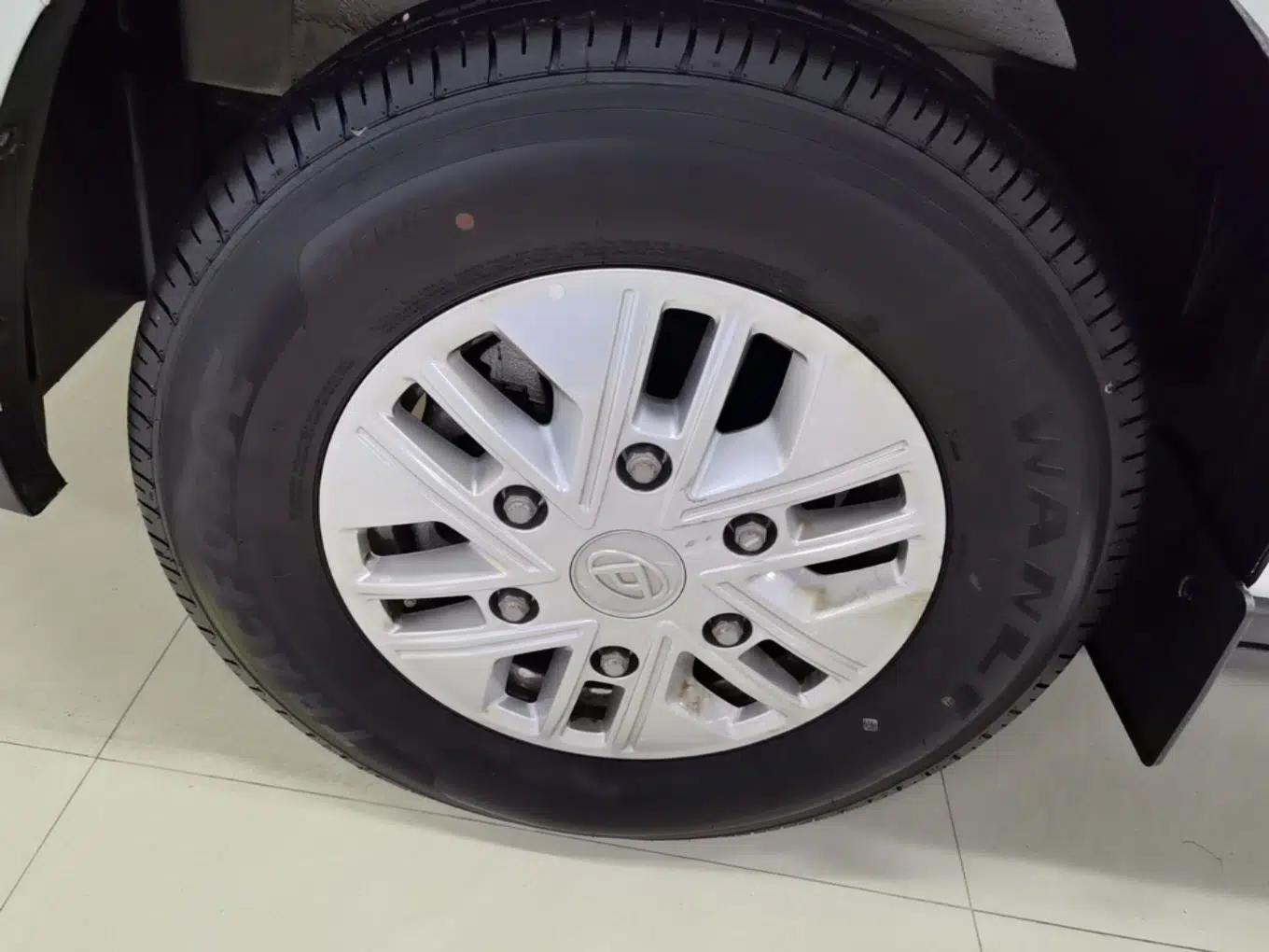 SAIC MAXUS Xintu V70 2023 2.0T Elite Edition Manual Transmission Short Wheelbase Low Roof 5/6 Seats (125 hp) — миниатюра 9