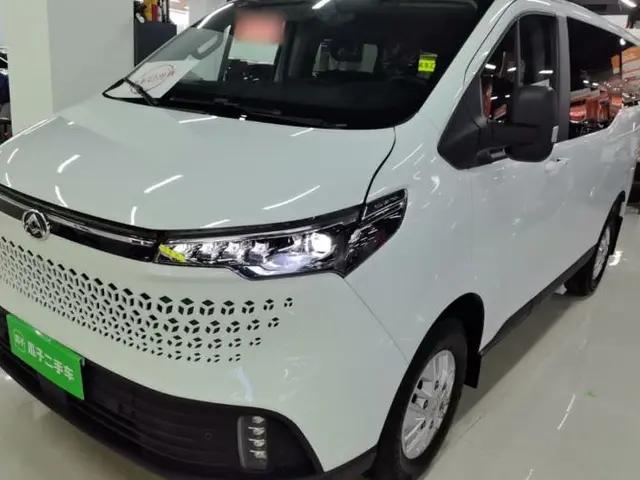 SAIC MAXUS Xintu V70 2023 2.0T Elite Edition Manual Transmission Short Wheelbase Low Roof 5/6 Seats (125 hp)