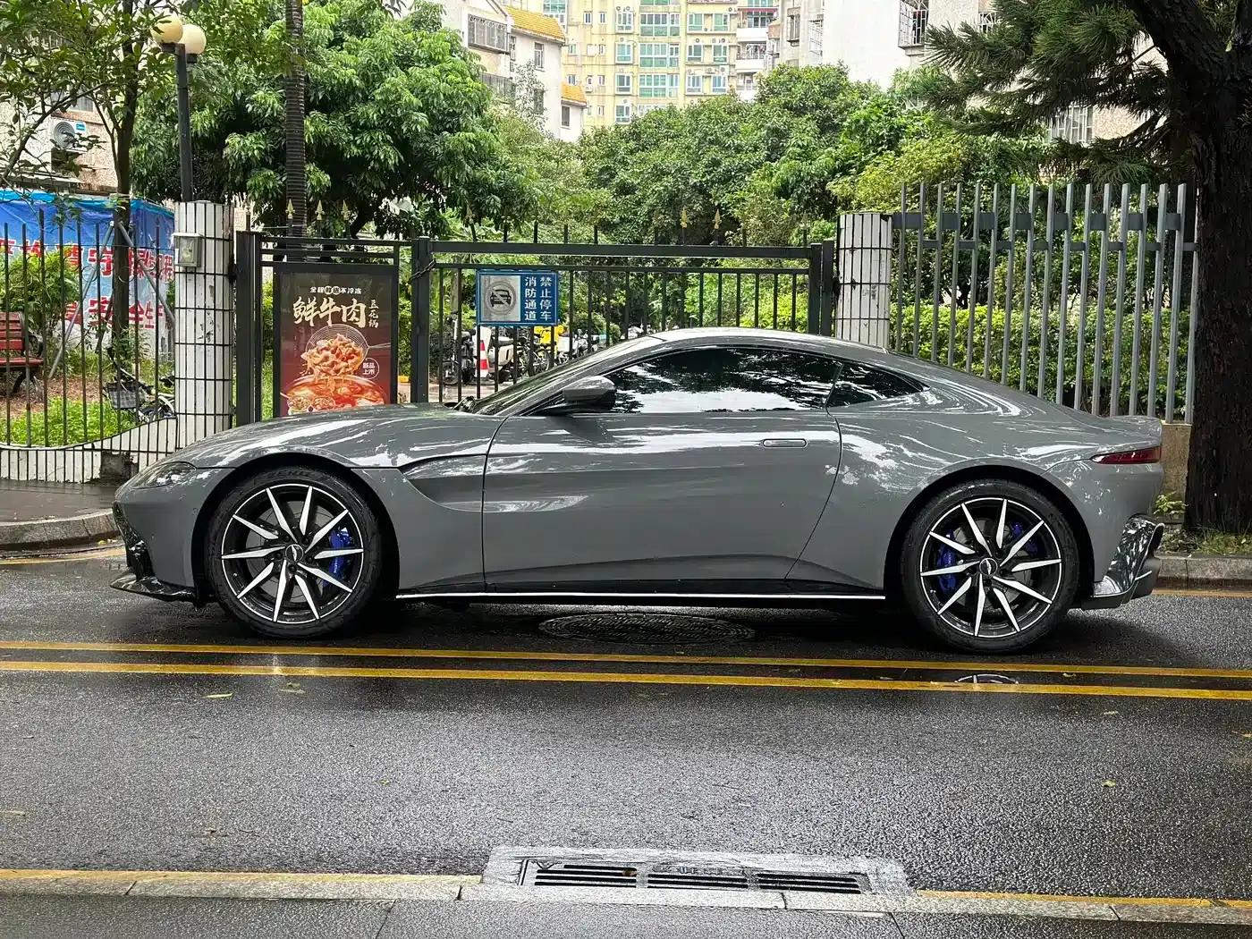 2018 V8 Vantage 4.0T V8 Coupe — миниатюра 4