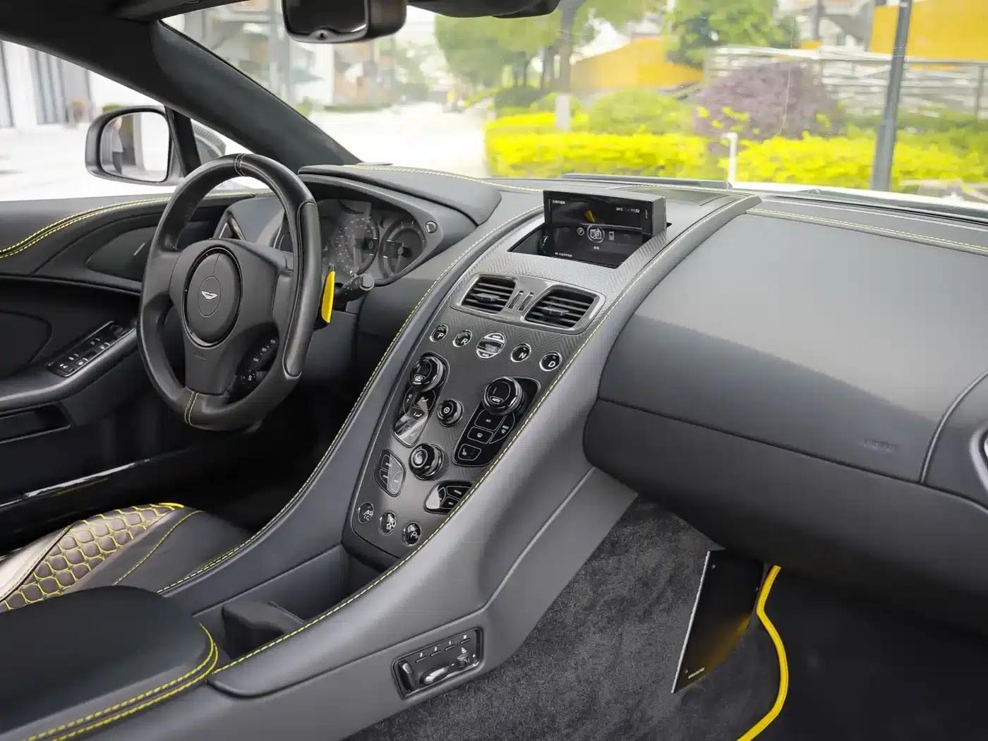 2015 Vanquish 6.0L Standard Model — миниатюра 13