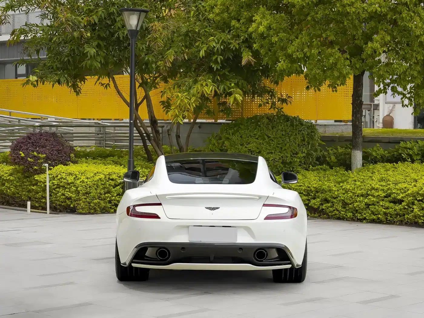 2015 Vanquish 6.0L Standard Model — миниатюра 3