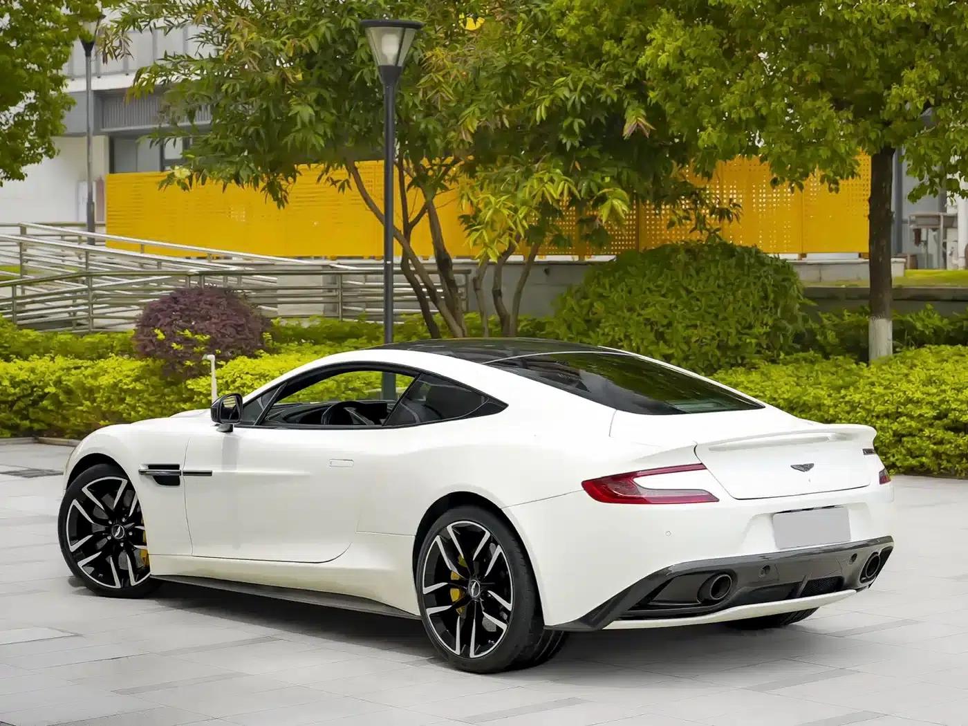 2015 Vanquish 6.0L Standard Model — миниатюра 5