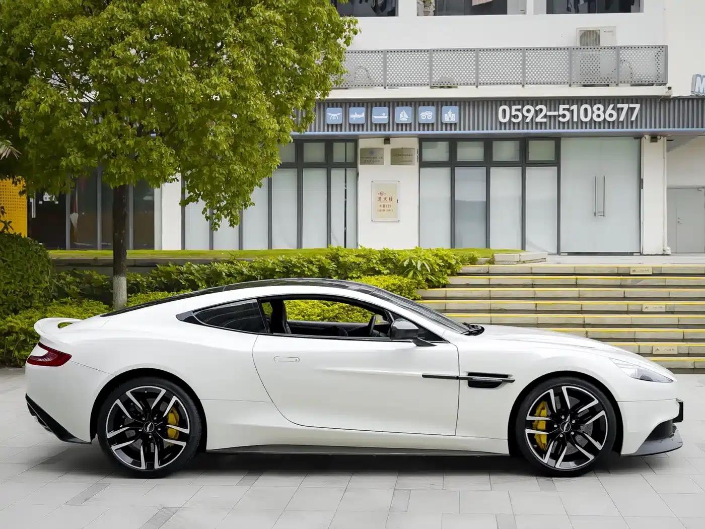 2015 Vanquish 6.0L Standard Model — миниатюра 7