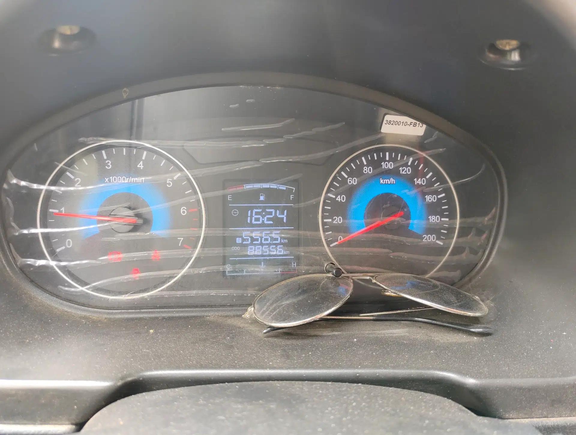 Dongfeng Fengon 370 2016 1.5L Manual Comfort Model 5 Seats — миниатюра 12