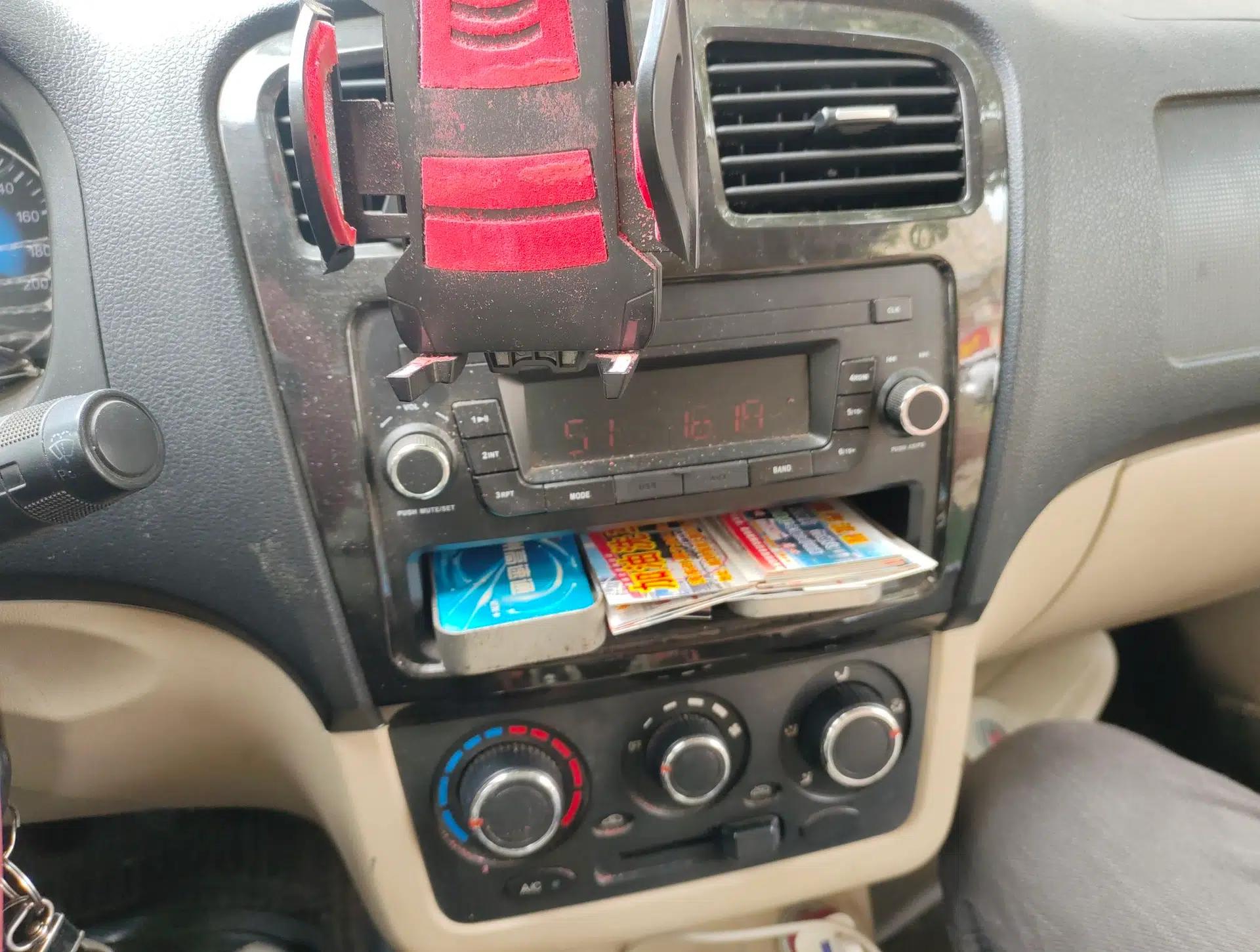 Dongfeng Fengon 370 2016 1.5L Manual Comfort Model 5 Seats — миниатюра 14