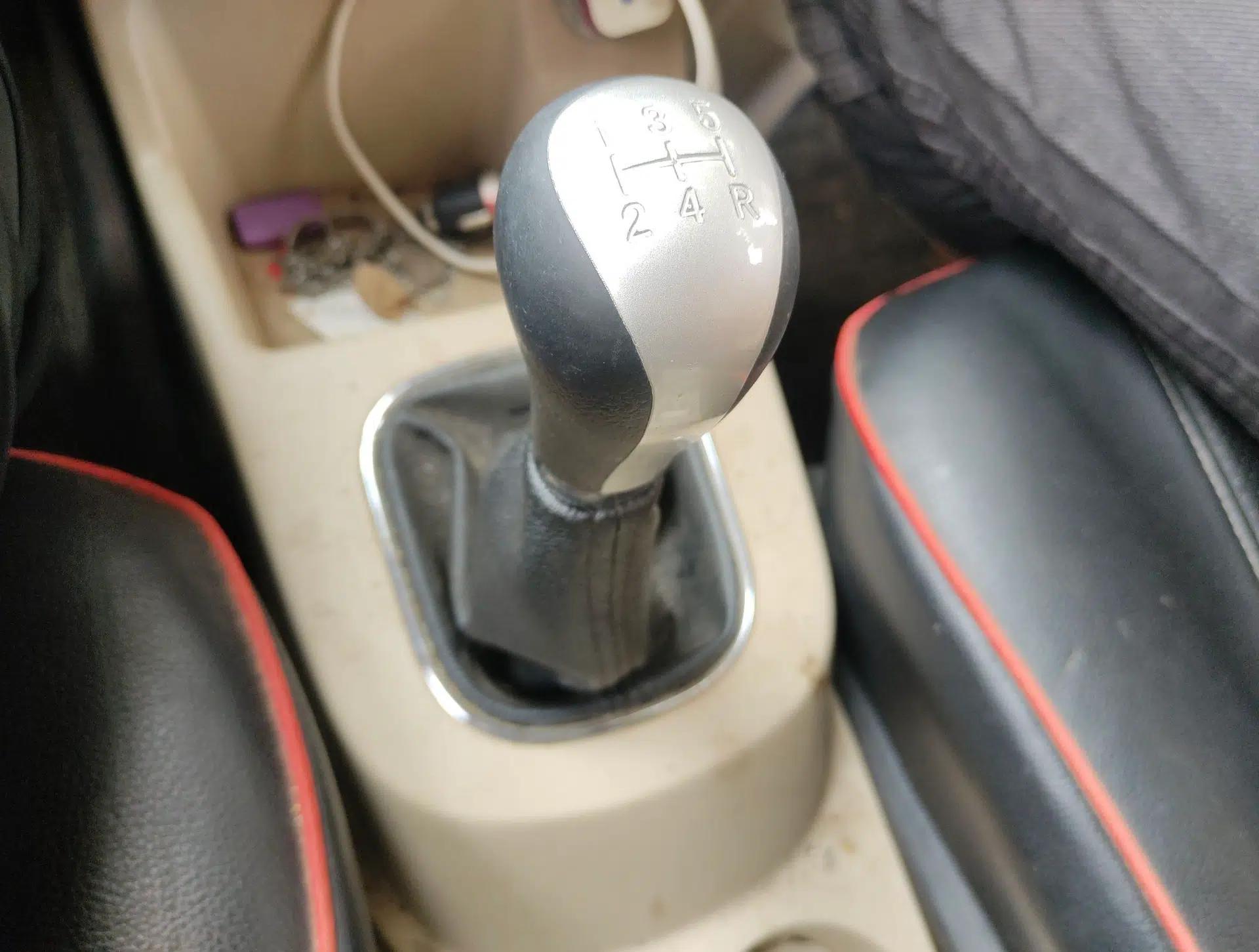 Dongfeng Fengon 370 2016 1.5L Manual Comfort Model 5 Seats — миниатюра 15