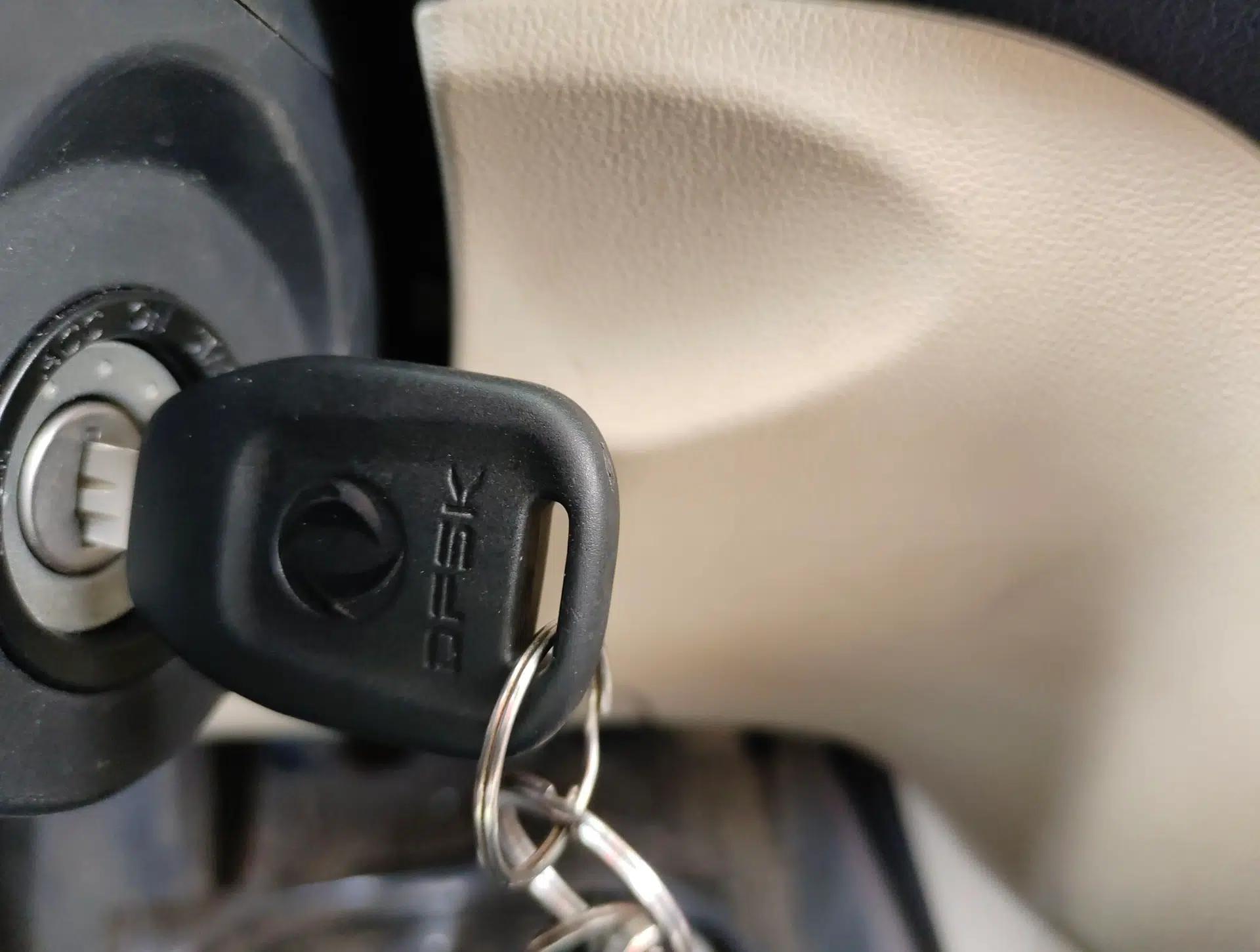 Dongfeng Fengon 370 2016 1.5L Manual Comfort Model 5 Seats — миниатюра 9
