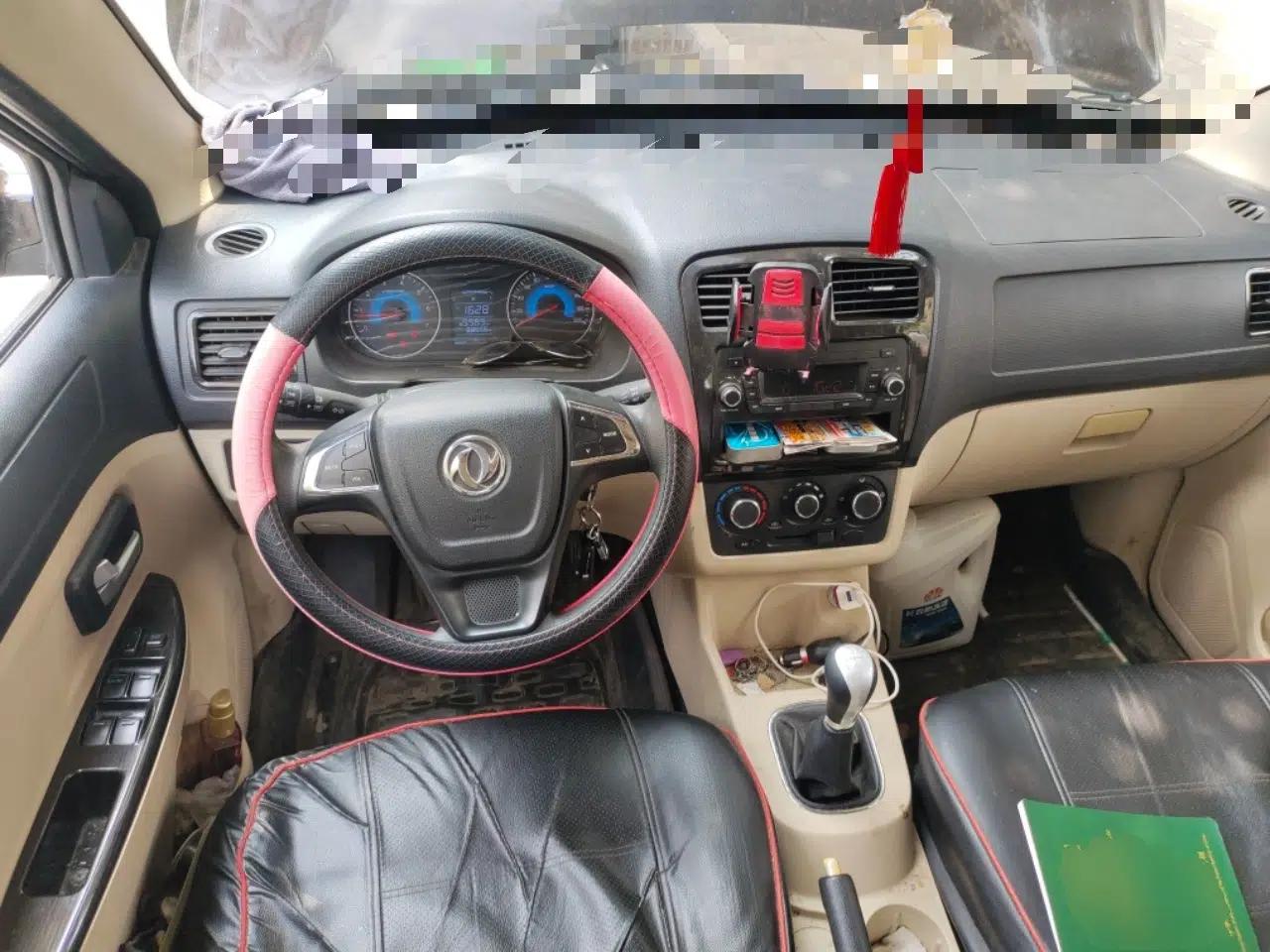 Dongfeng Fengon 370 2016 1.5L Manual Comfort Model 5 Seats — миниатюра 10