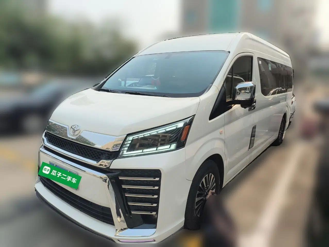 Toyota HIACE  — миниатюра 1