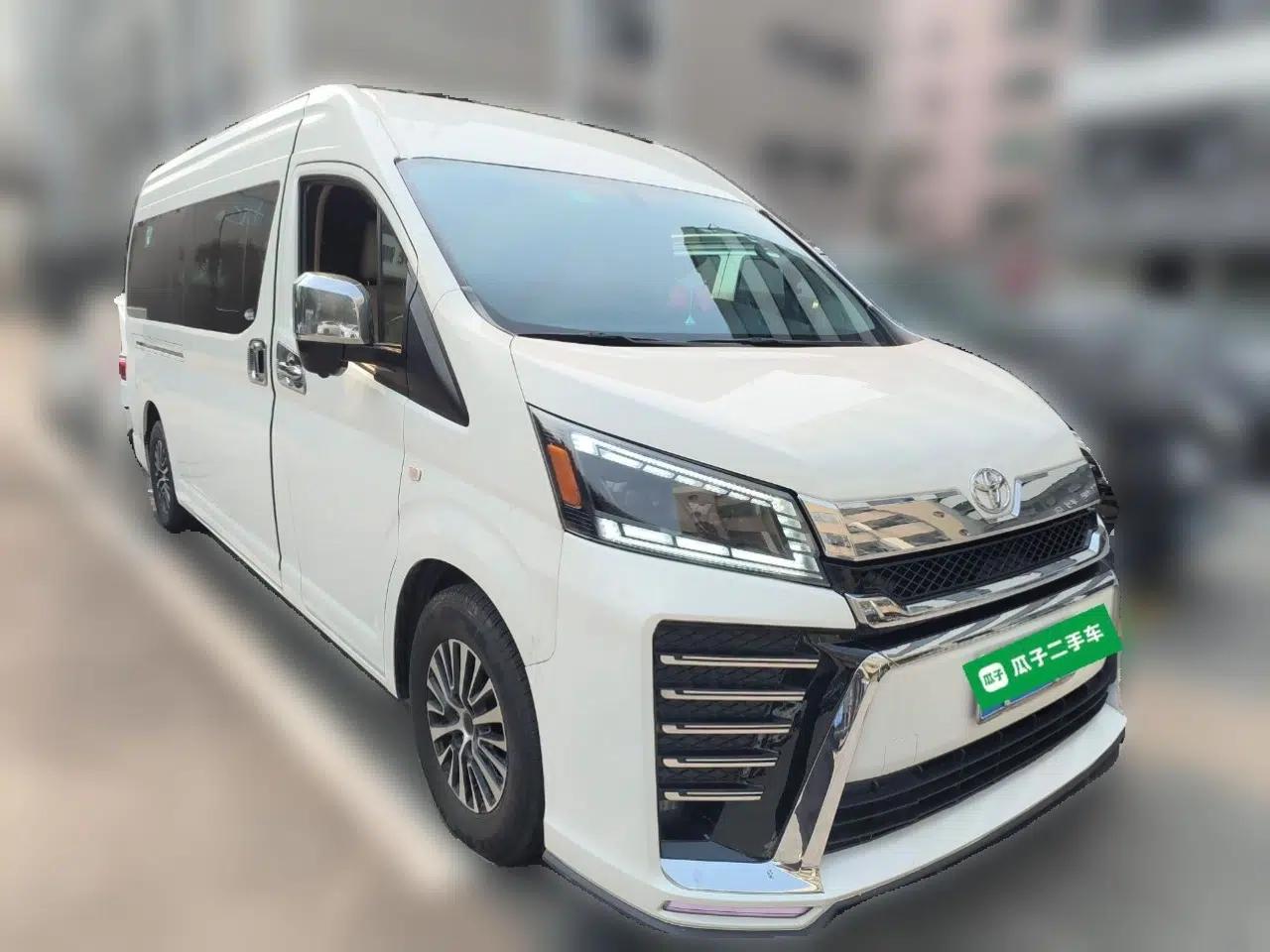 Toyota HIACE  — миниатюра 3